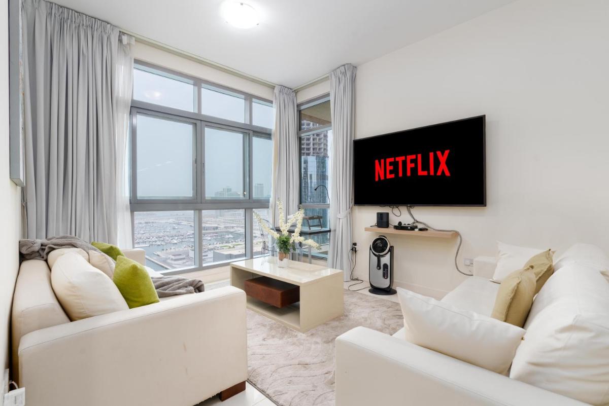 Vacay Lettings - 2BHK with Dubai Marina & Giant Wheel Views