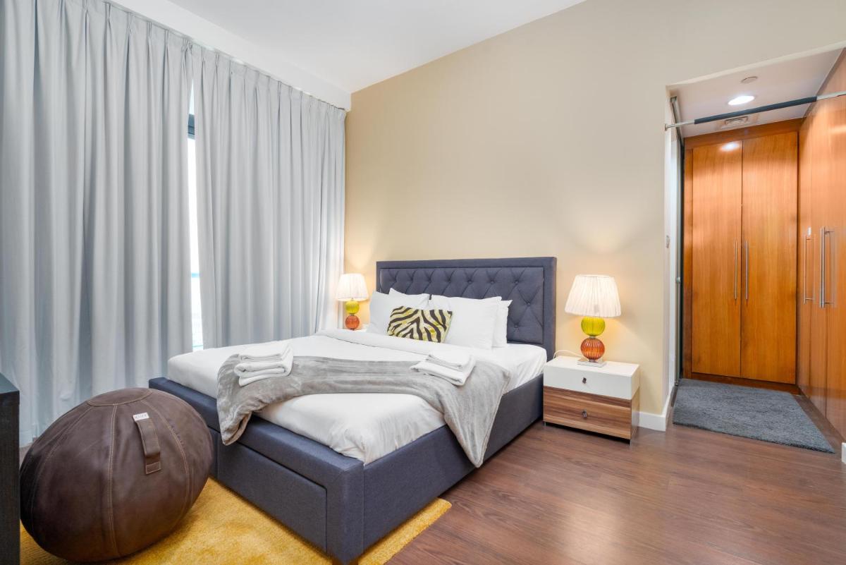 Vacay Lettings - 2BHK with Dubai Marina & Giant Wheel Views