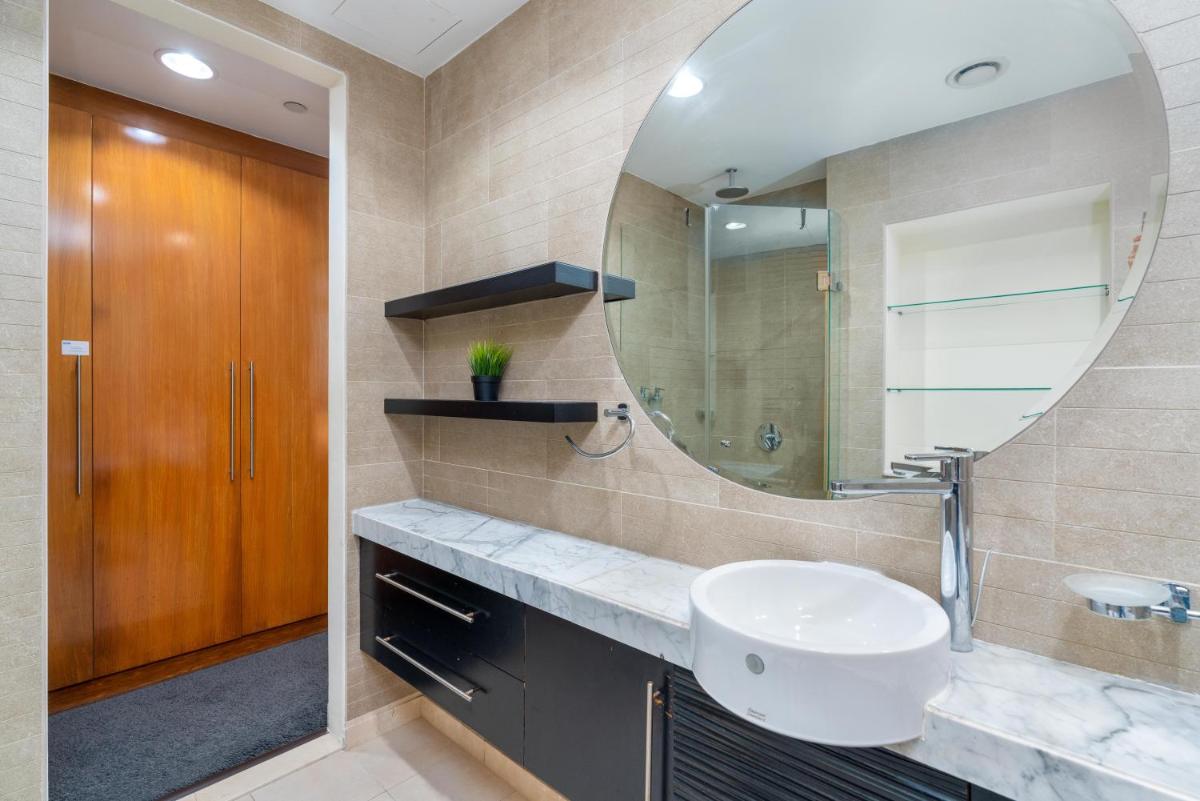Vacay Lettings - 2BHK with Dubai Marina & Giant Wheel Views