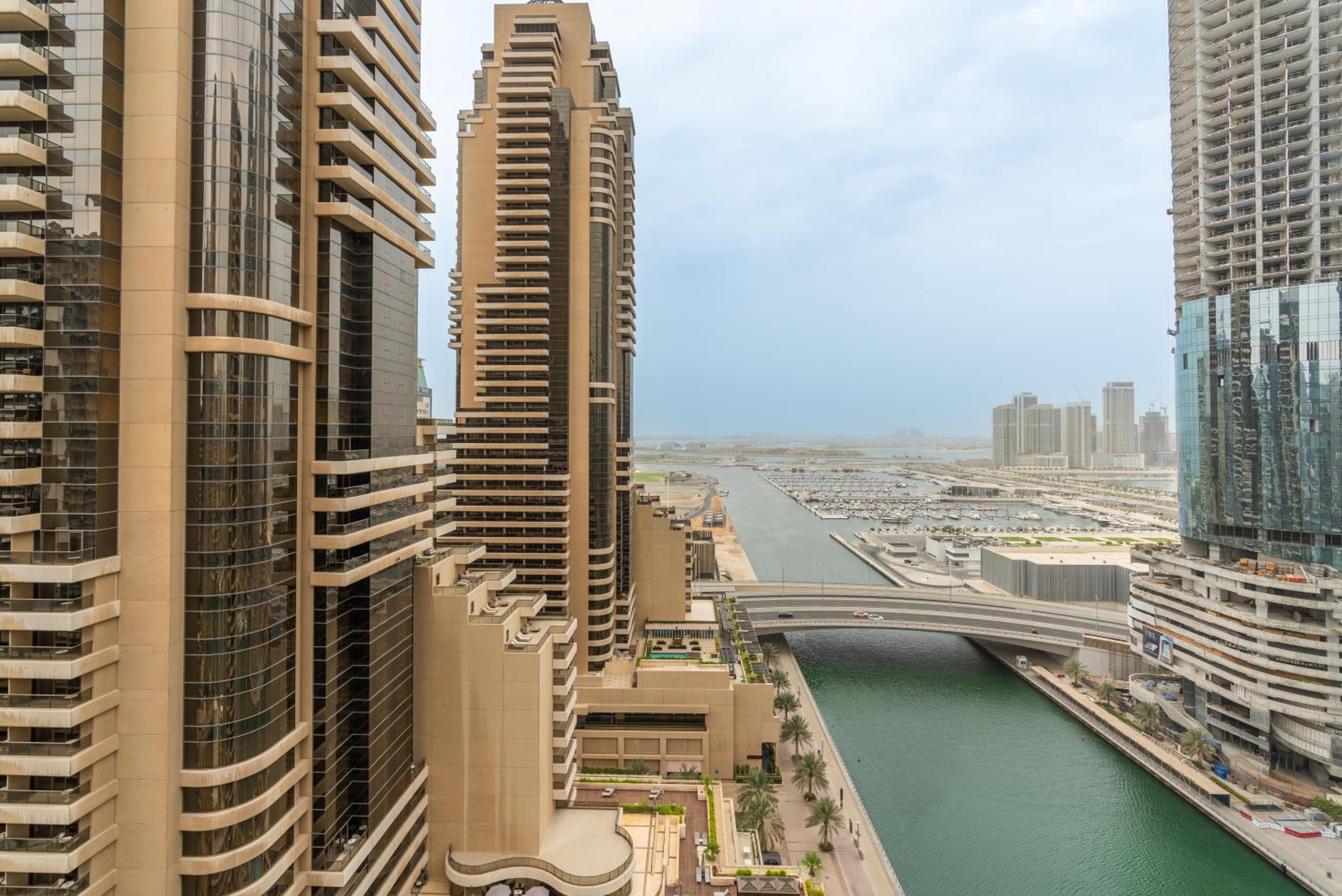Vacay Lettings - 2BHK with Dubai Marina & Giant Wheel Views