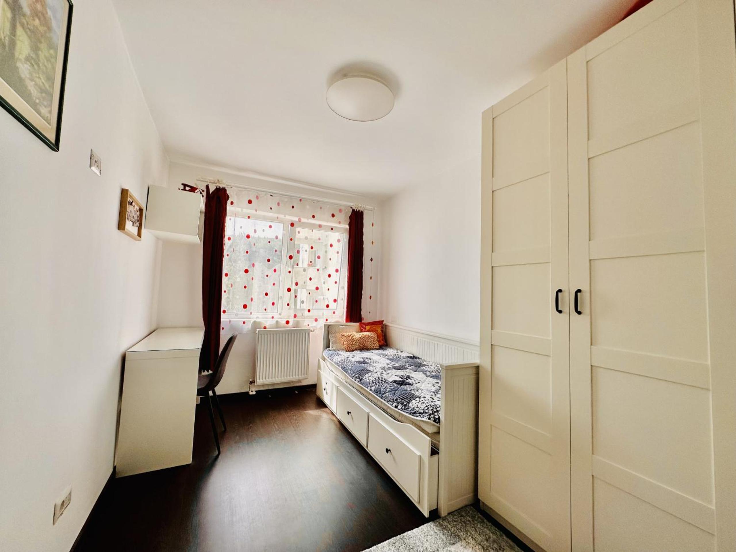 Berni 1 BDR Apartment view 3
