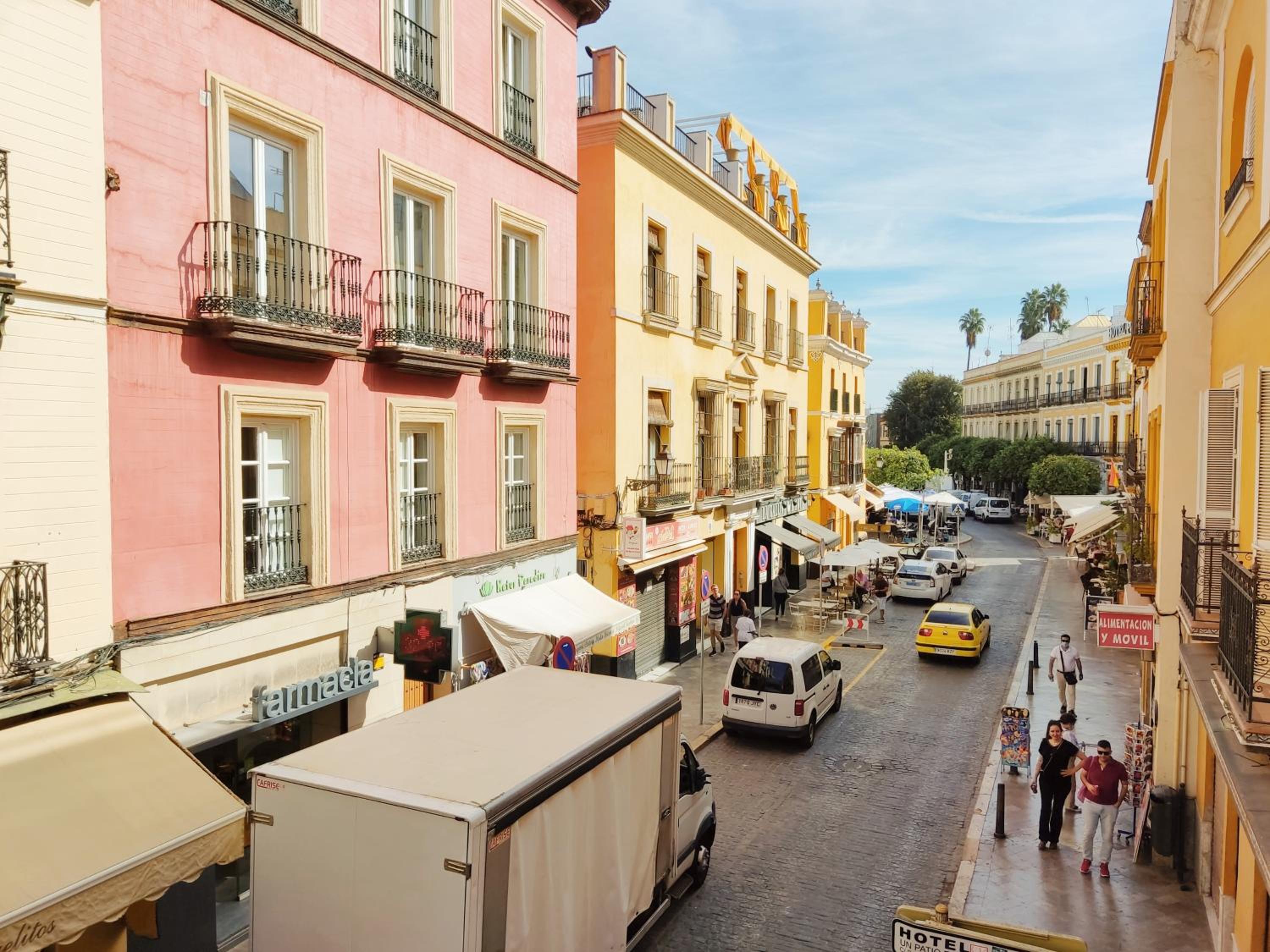 HomeySeville- Bright Apartment at Santa Cruz 6 pax, Parking Optional view 4