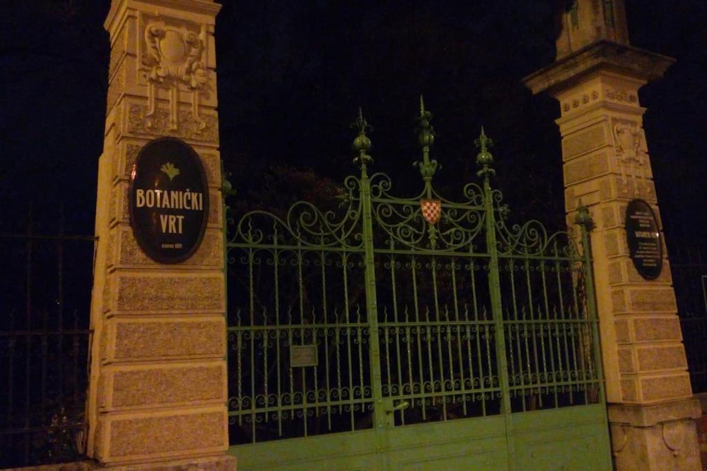 ZAGREB Botanical Garden Budget Apartment