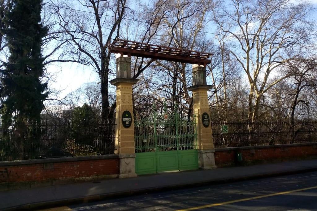 ZAGREB Botanical Garden Budget Apartment