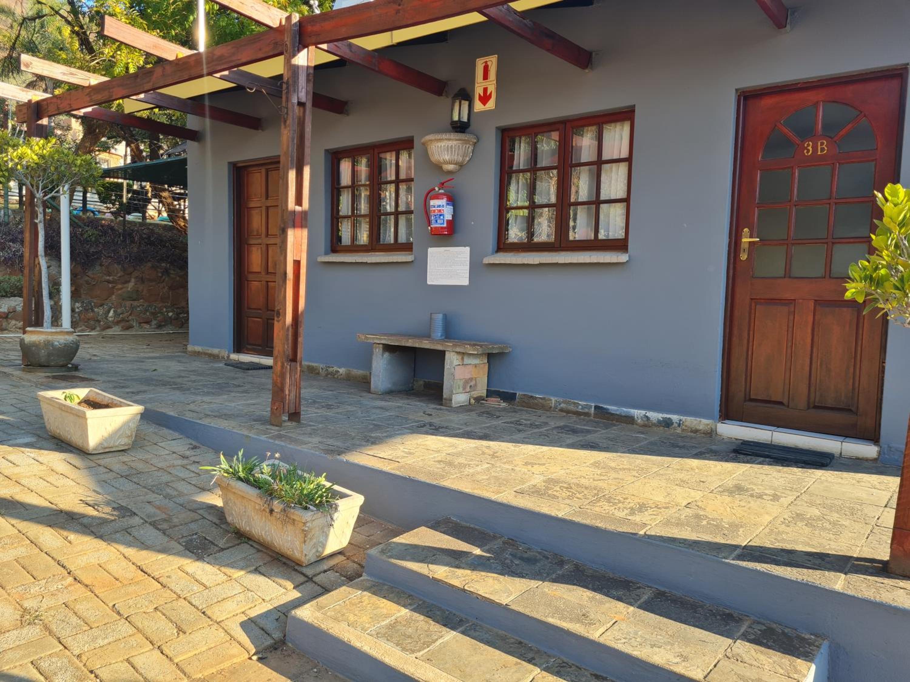 N4 Guest Lodge