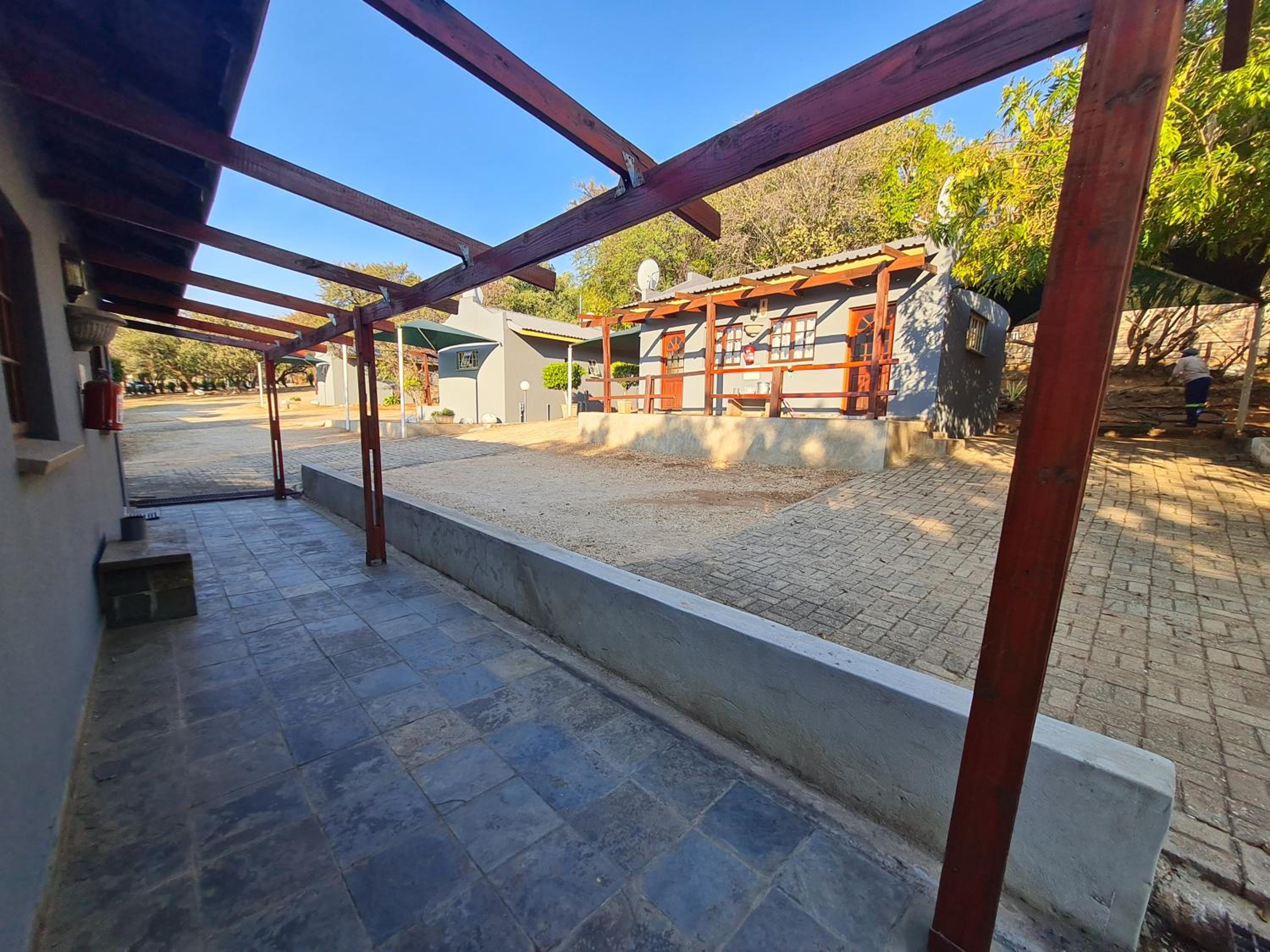 N4 Guest Lodge