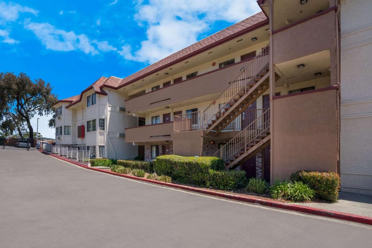Vallejo Vacations - Econo Lodge - Property Image 22