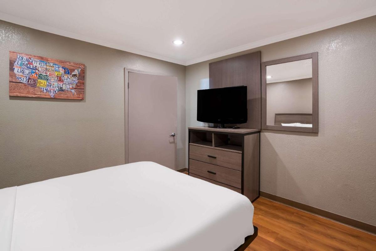 Vallejo Vacations - Econo Lodge - Property Image 18