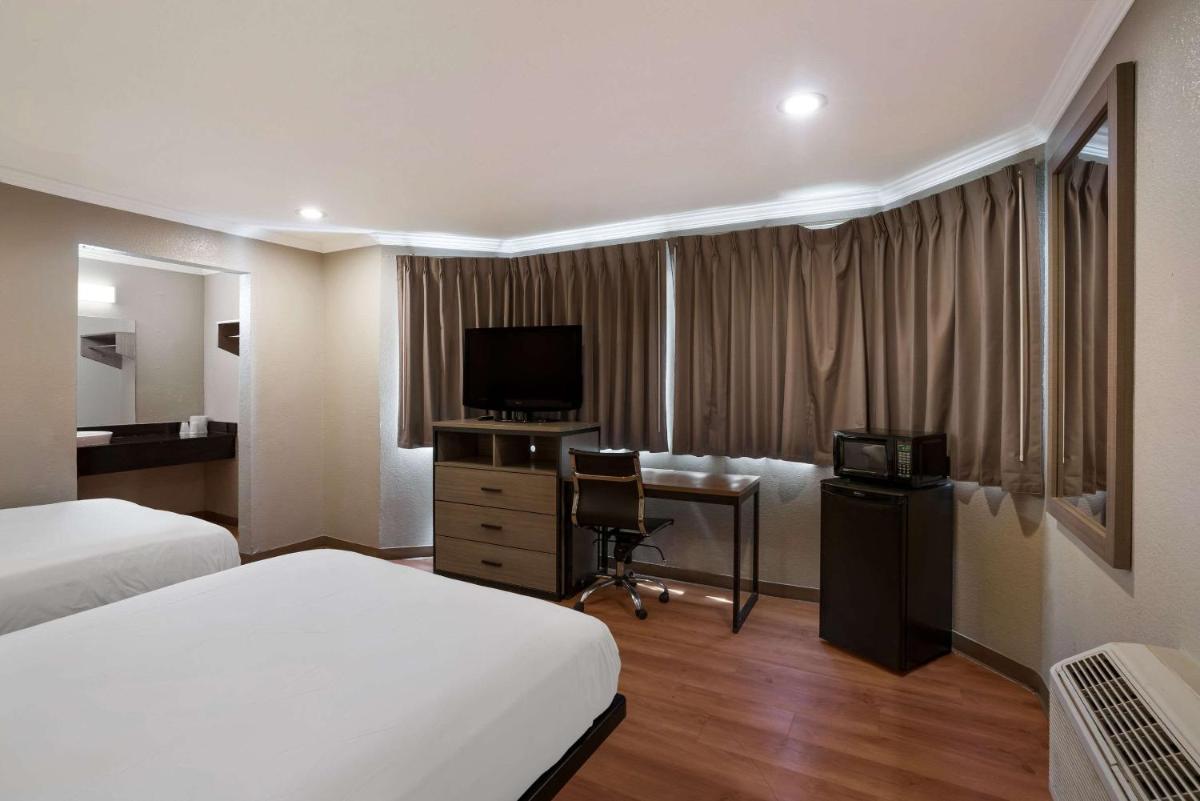 Vallejo Vacations - Econo Lodge - Property Image 15