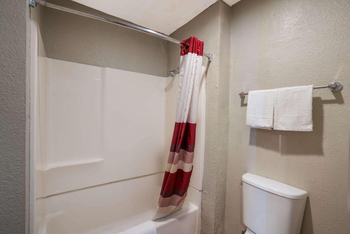 Vallejo Vacations - Econo Lodge - Property Image 13
