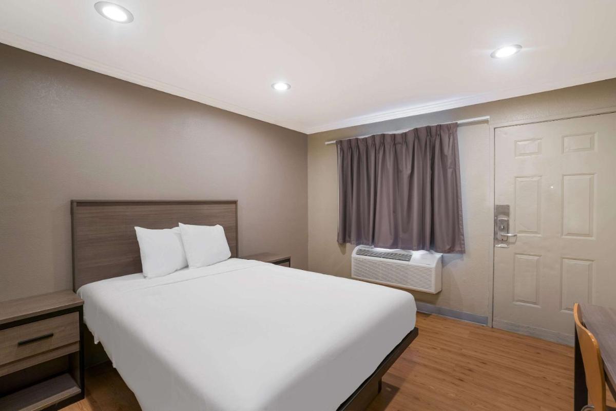 Vallejo Vacations - Econo Lodge - Property Image 10