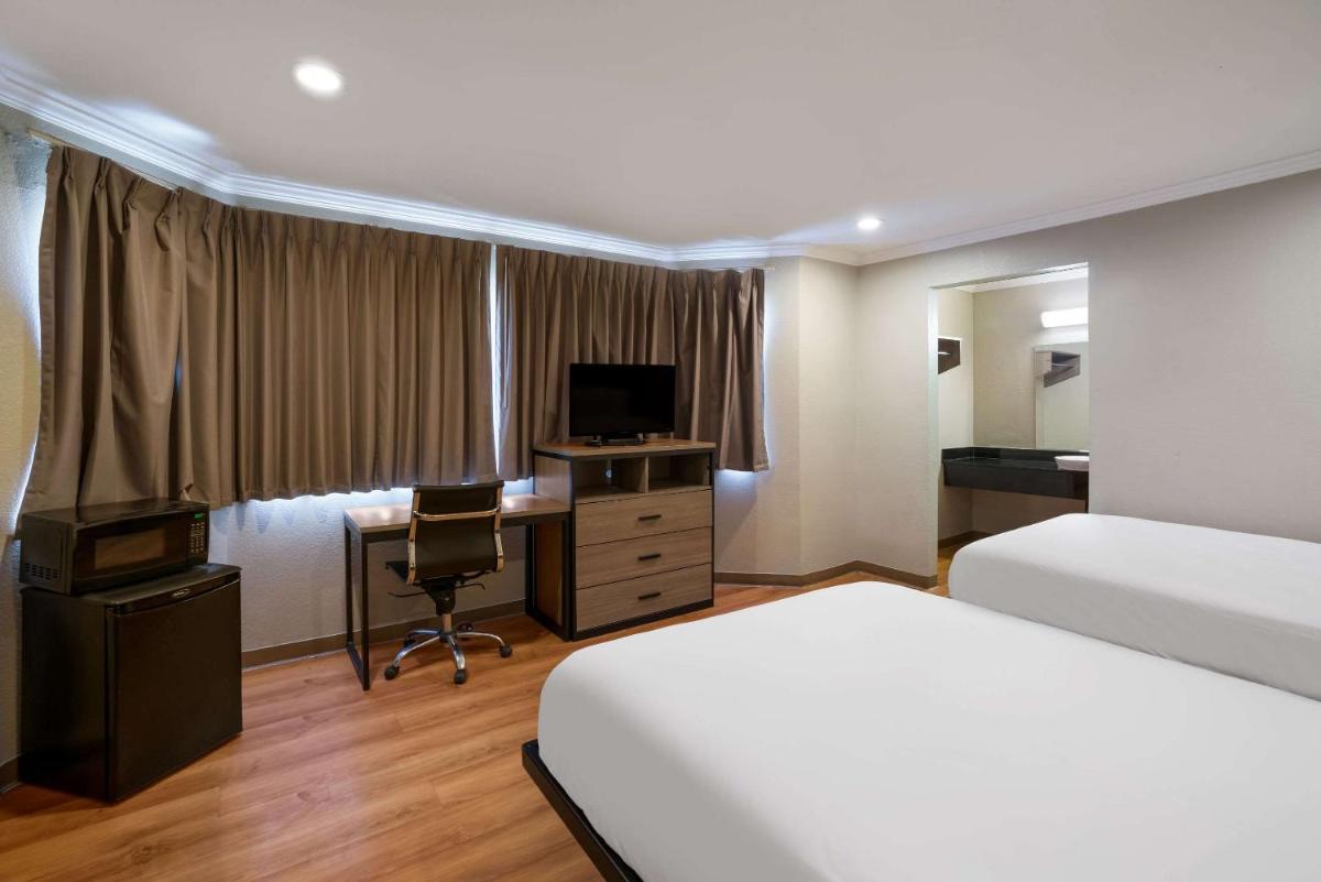 Vallejo Vacations - Econo Lodge - Property Image 5