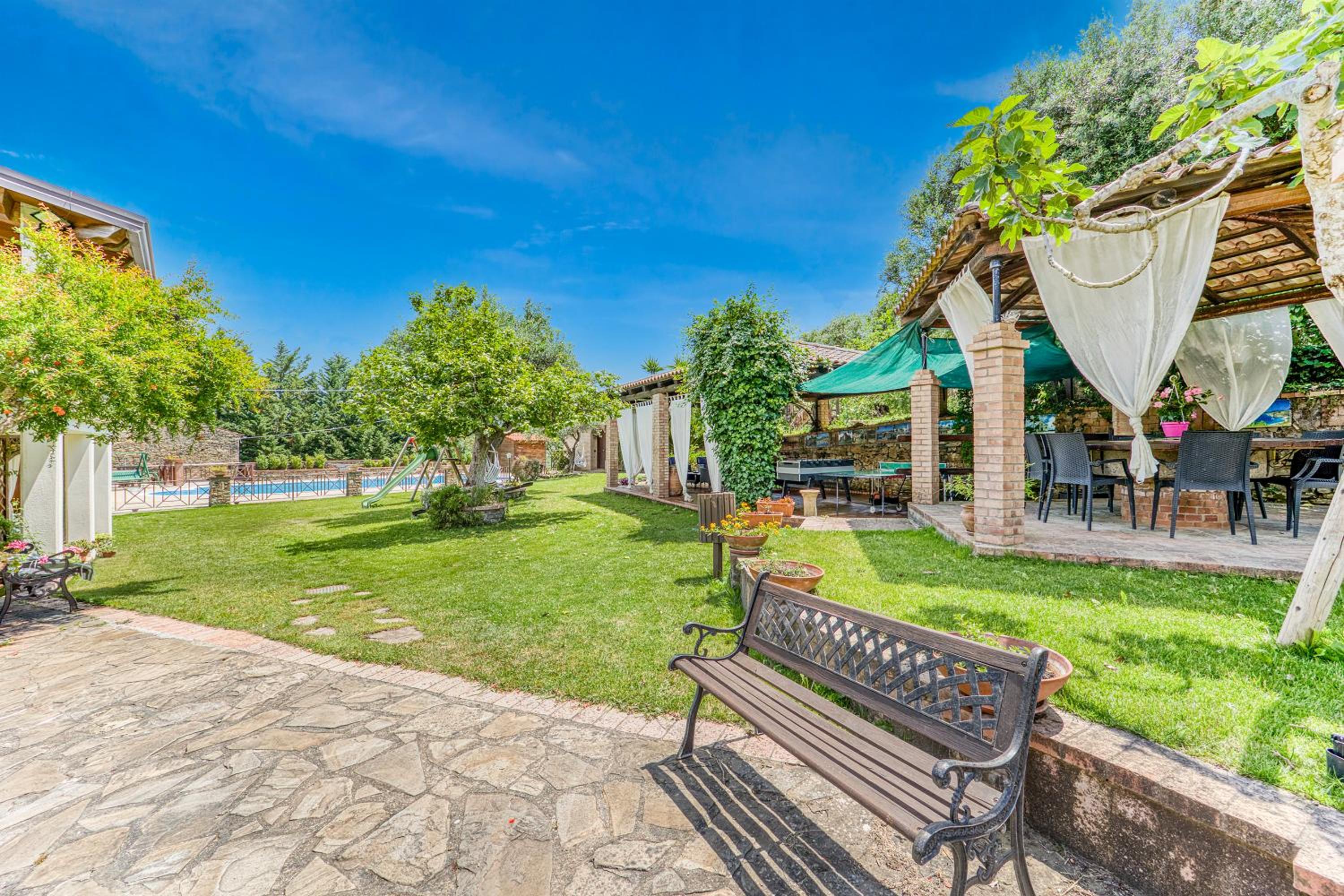 Vineyard Dépendance With Shared Pool - Happy Rentals view 4