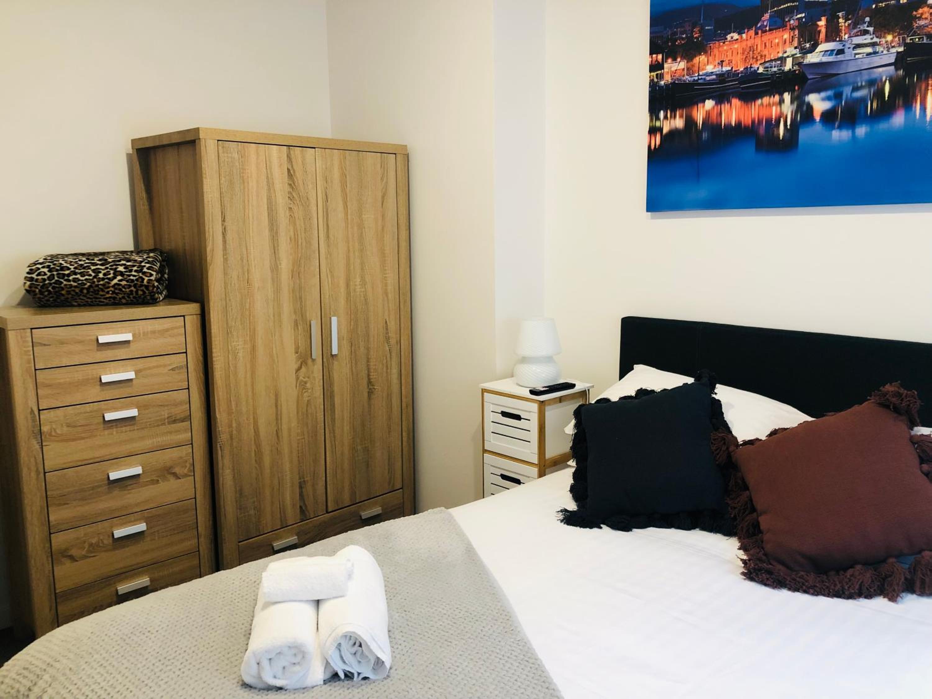 Superior & Luxe 2BR Apartment Villas Al Fresco Patio Free Parking & WIFI