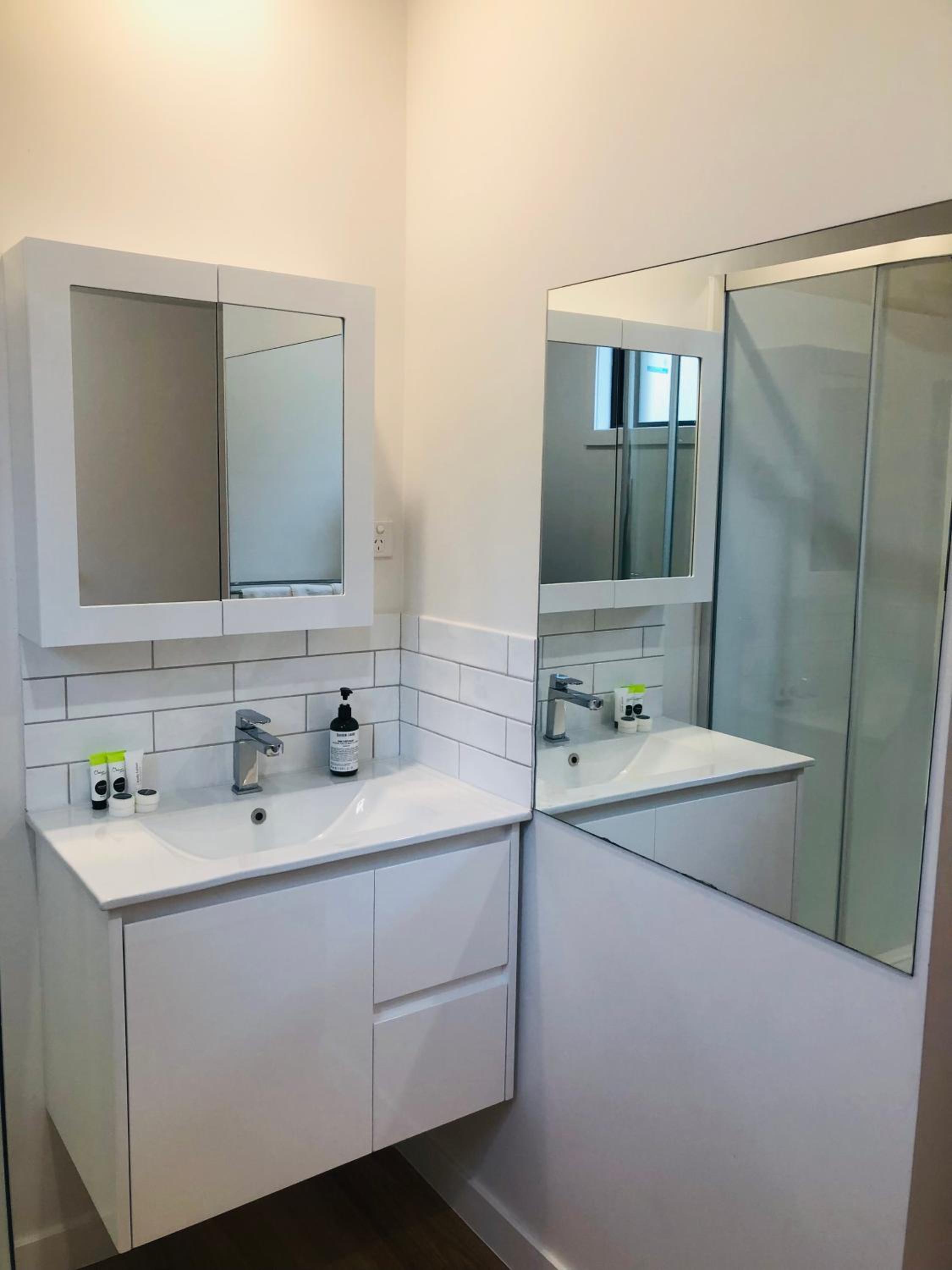 Superior & Luxe 2BR Apartment Villas Al Fresco Patio Free Parking & WIFI
