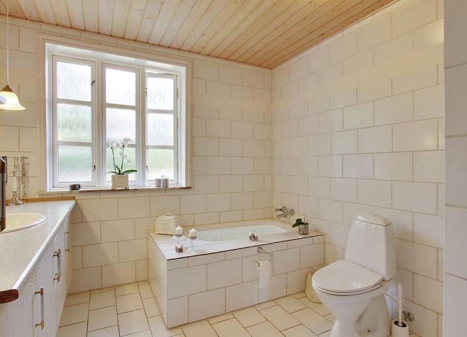 Cozy family home close to the harbor and beach view 3