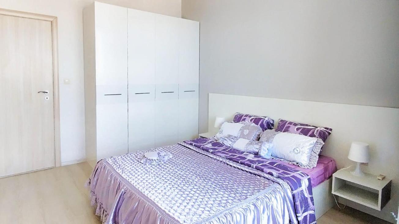 La Mer spacious Apartment with a Sea View