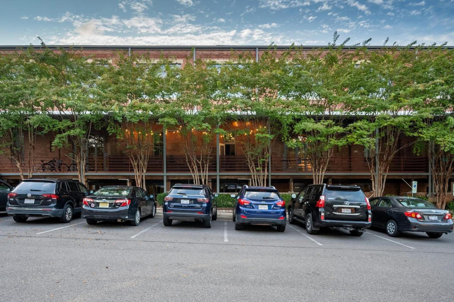 Trifecta 2BR Modern & Spacious Superhost view 3
