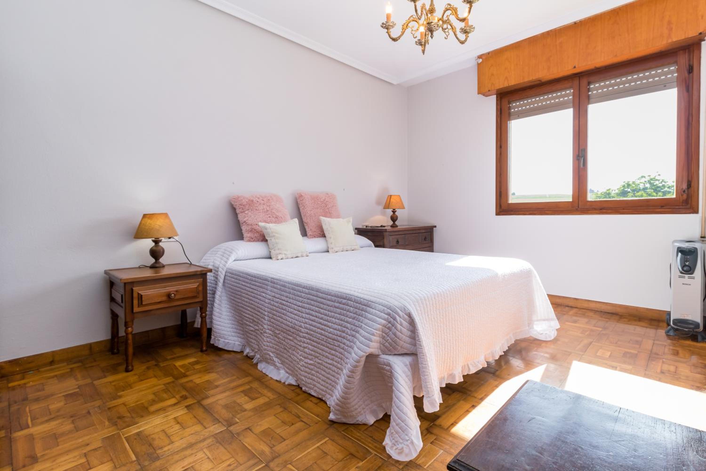 Casa con jardín privado Oreña