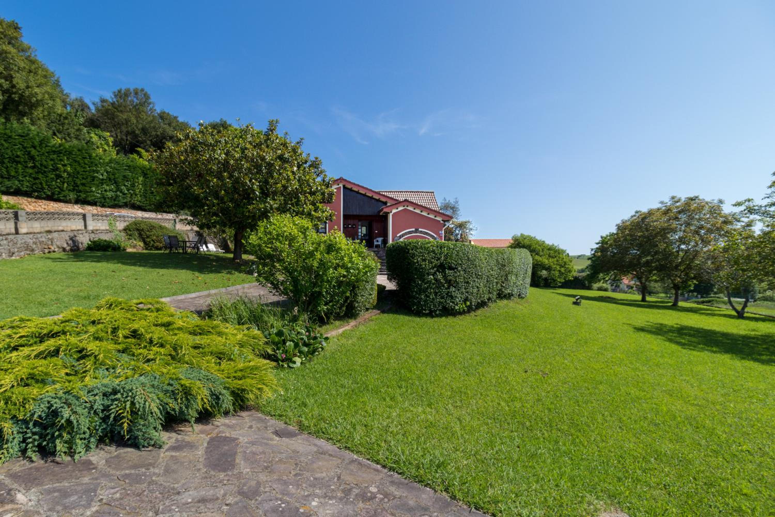 Casa con jardín privado Oreña