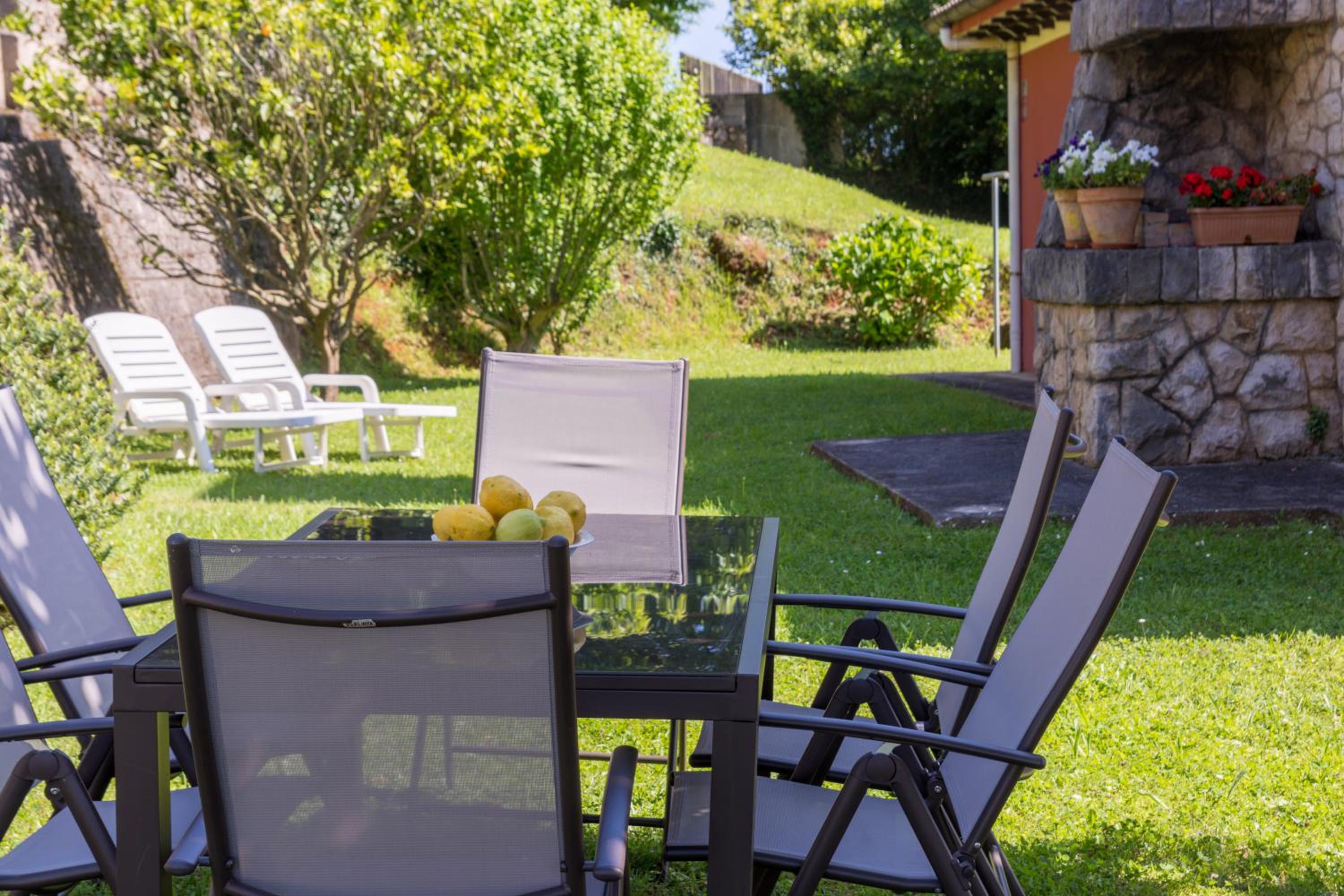 Casa con jardín privado Oreña