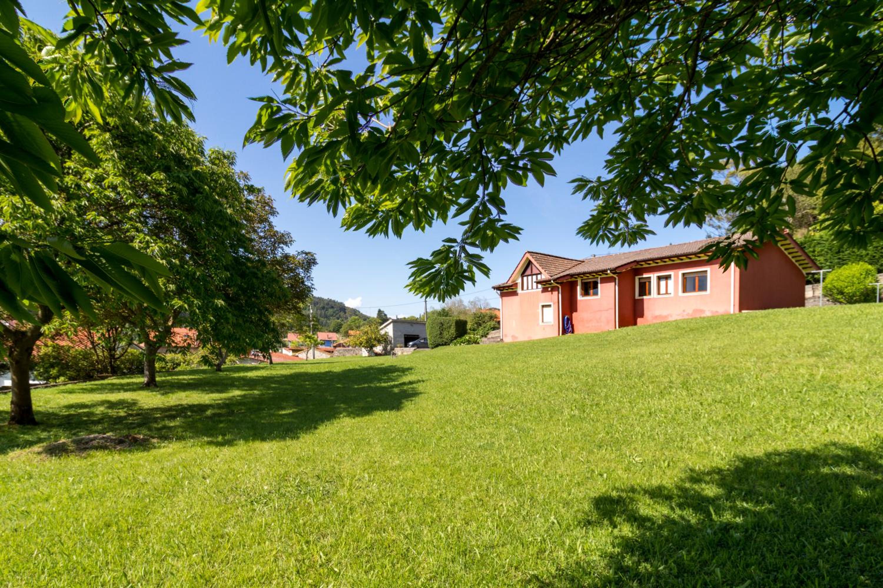 Casa con jardín privado Oreña