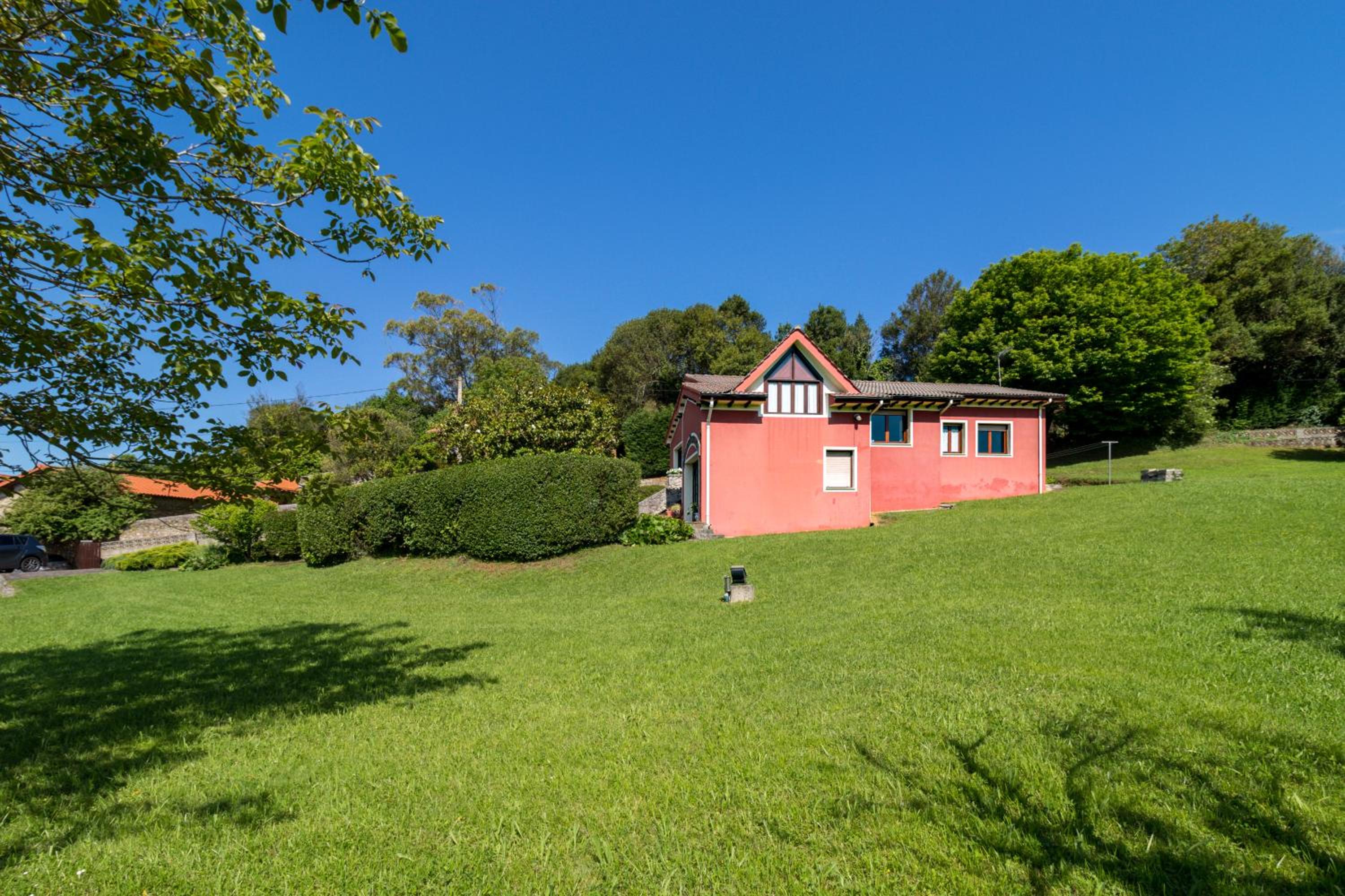 Casa con jardín privado Oreña