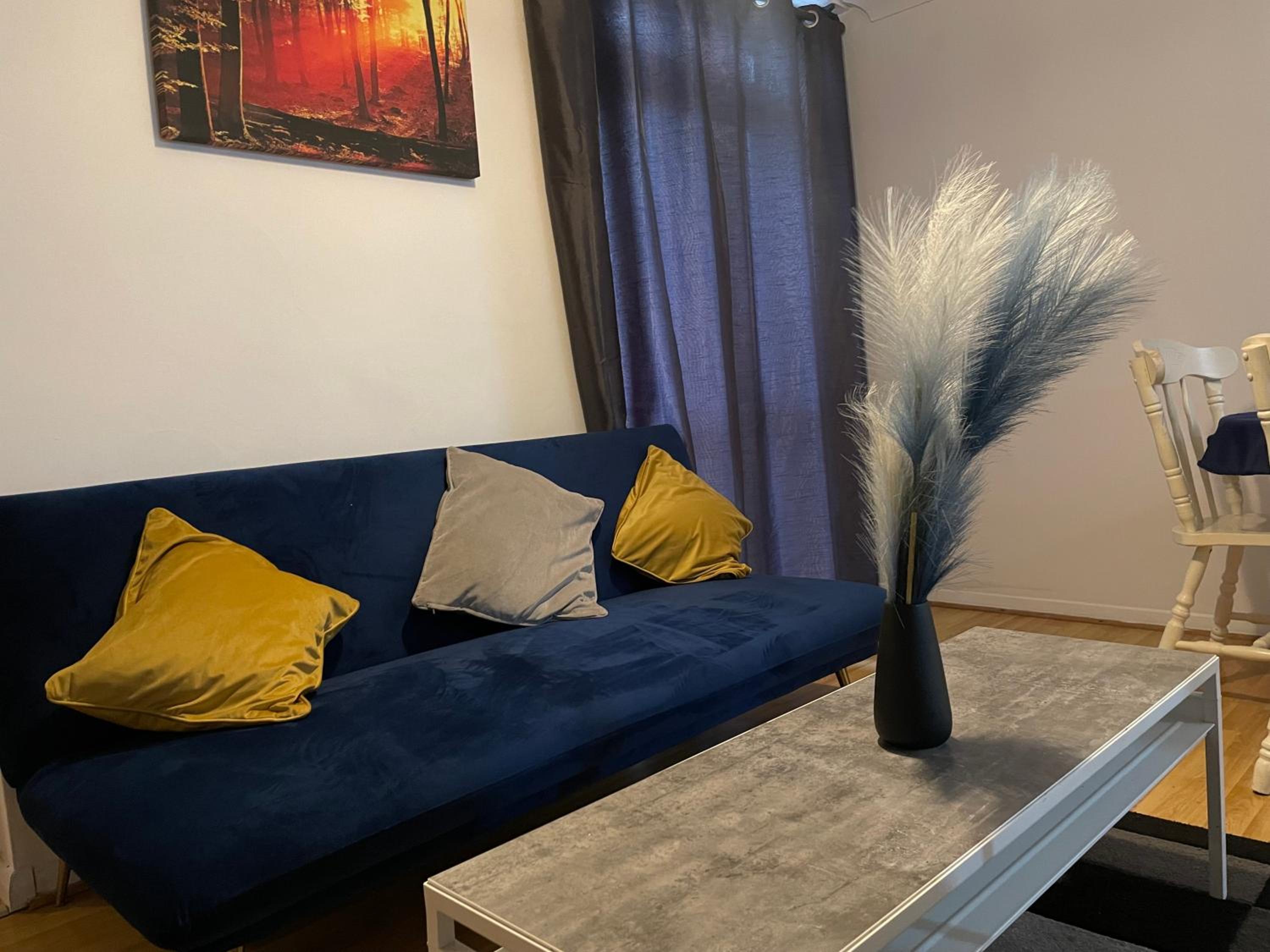Entire Flat, Canterbury Centre - Free Parking view 2