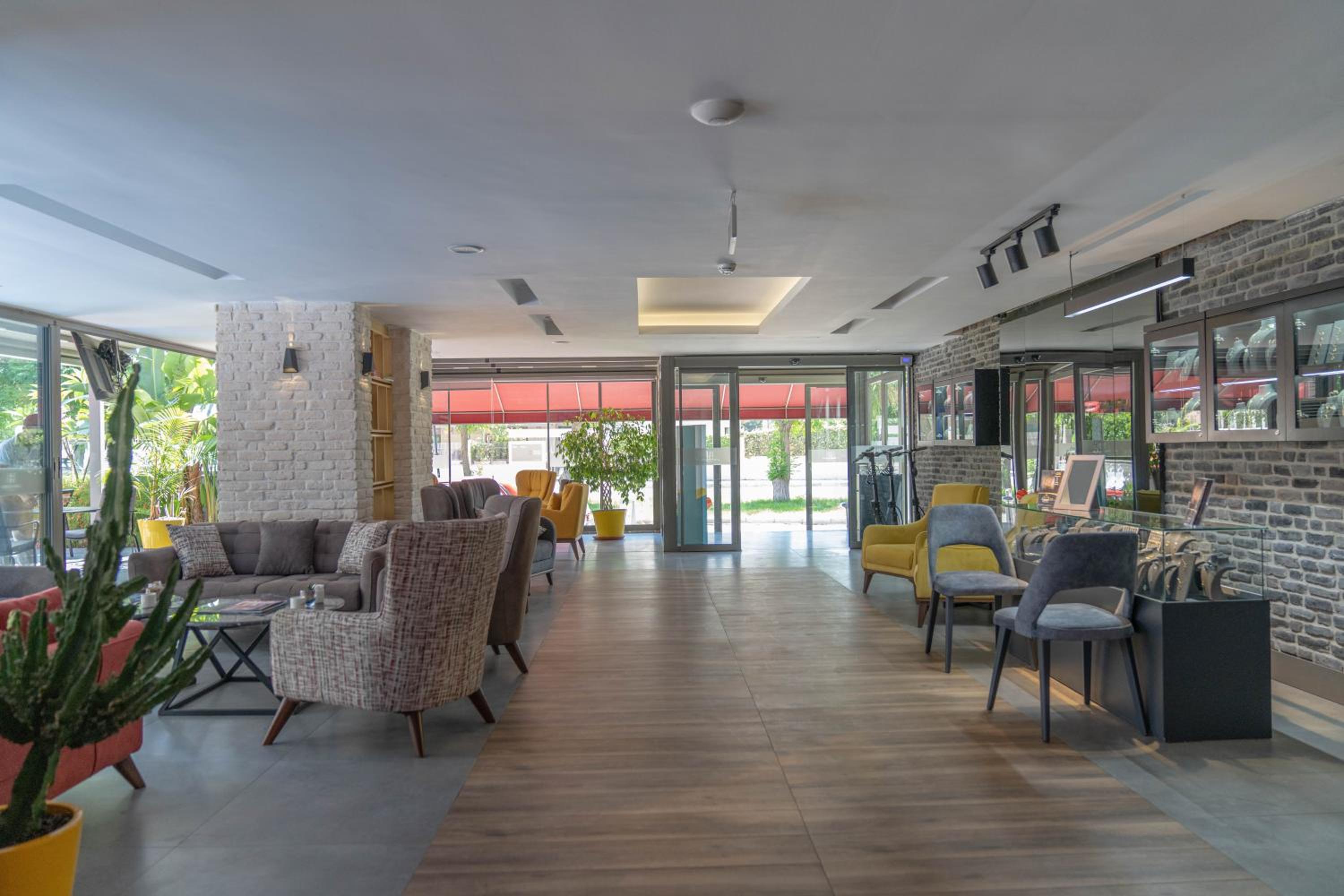 Laren Sea Side Hotel Spa - Image 56