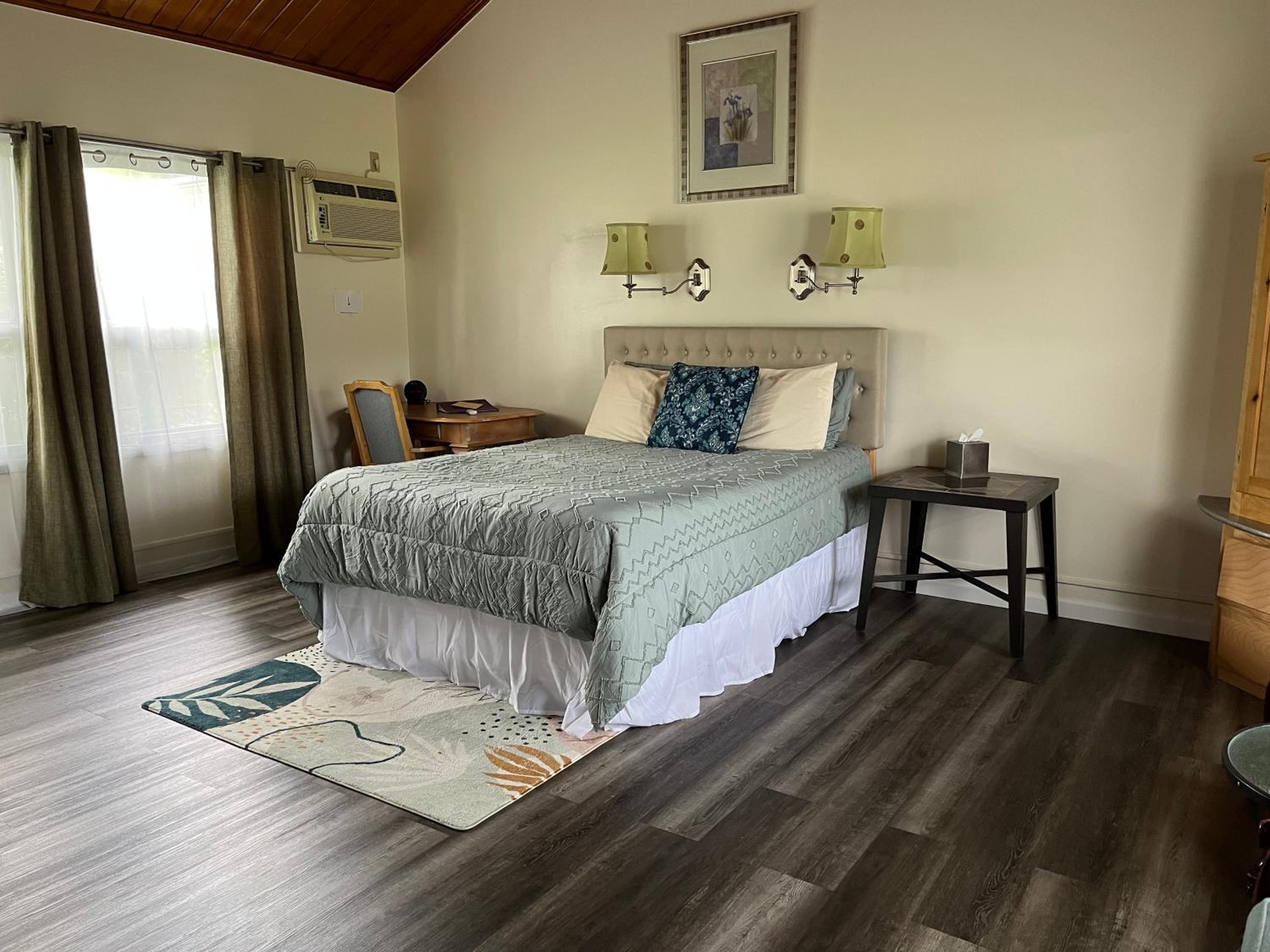 Vinehurst Inn & Suites