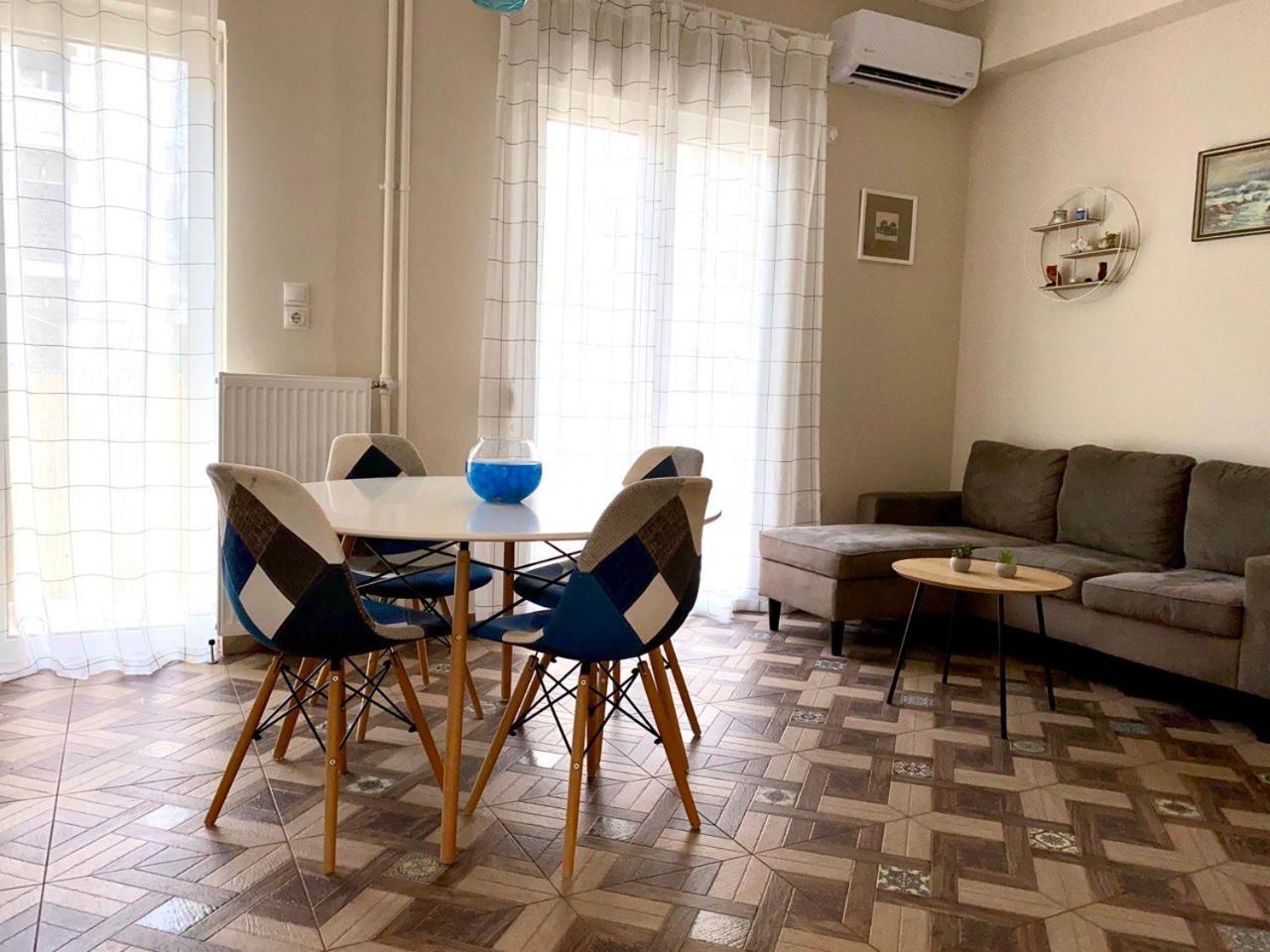 Dafni's home is in 200m to metro Ag Ioanis