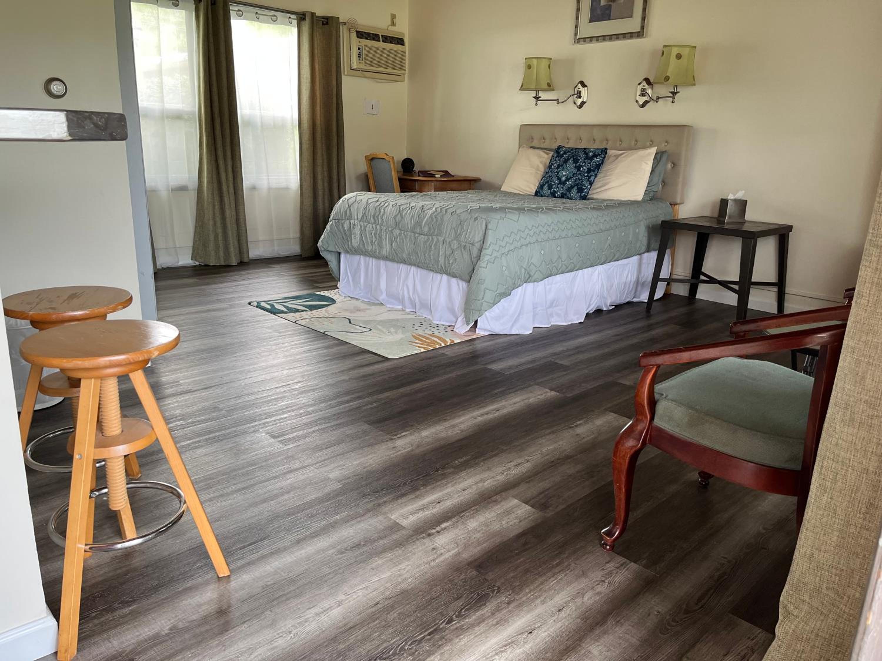 Vinehurst Inn & Suites