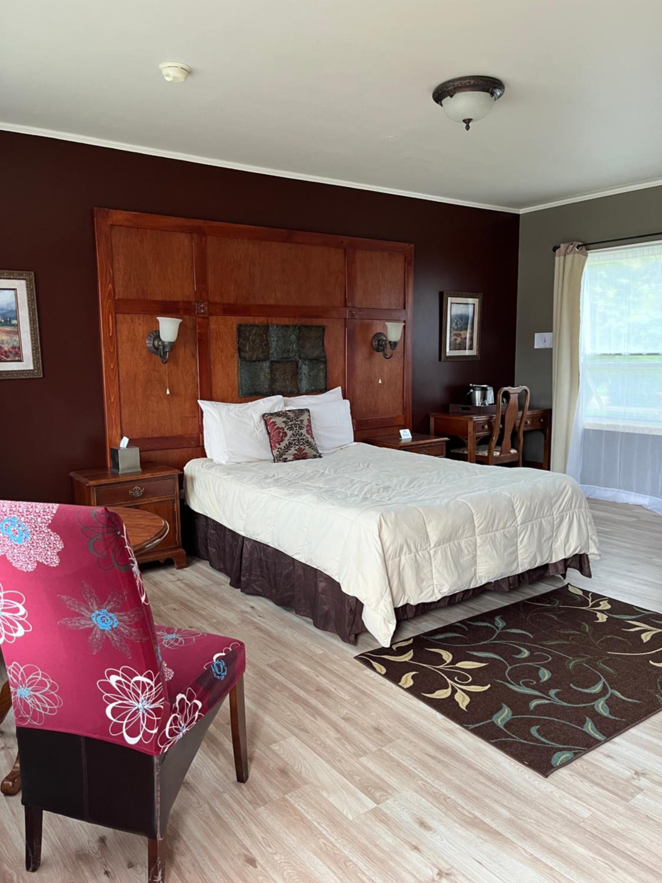 Vinehurst Inn & Suites