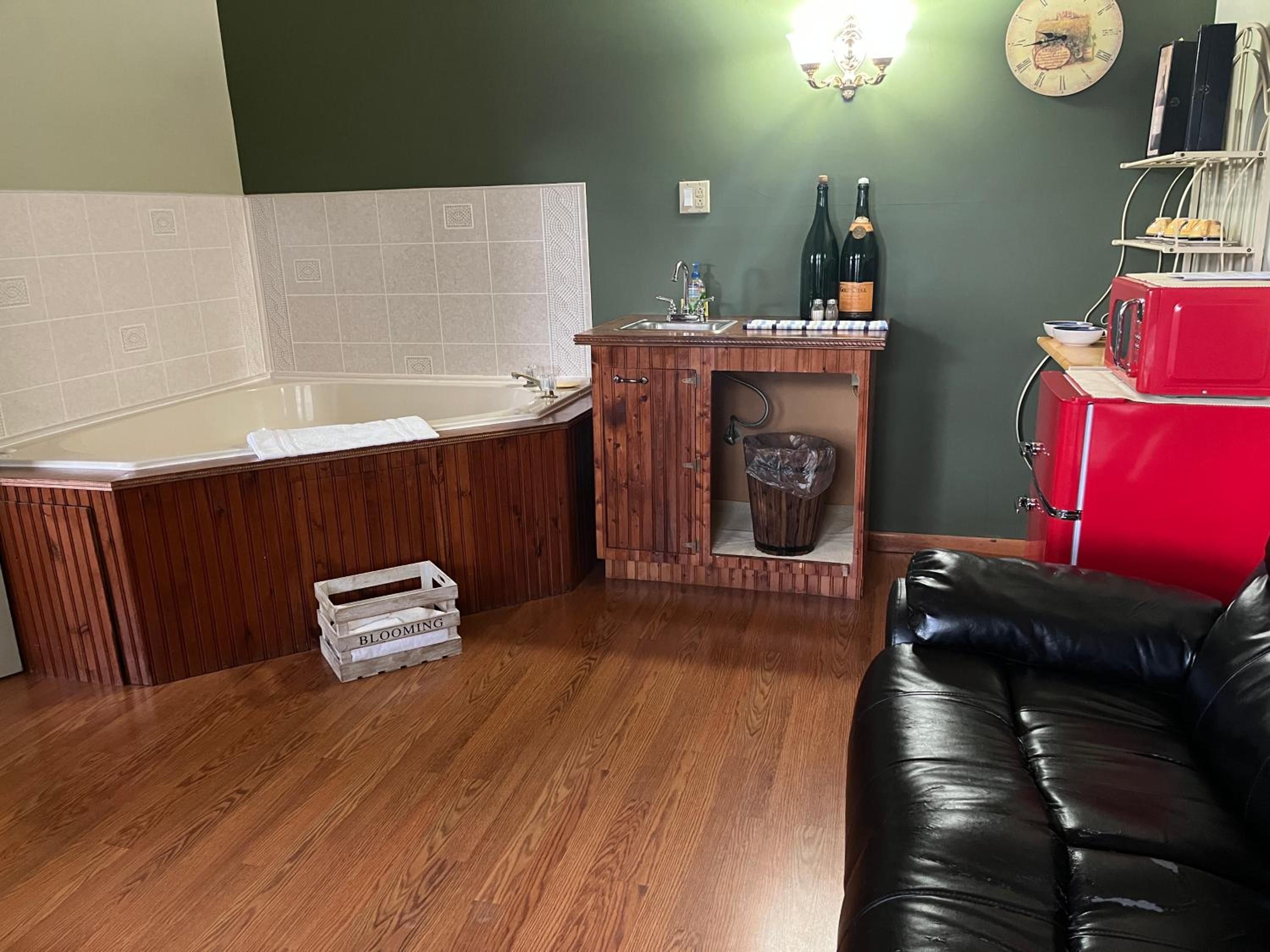 Vinehurst Inn & Suites