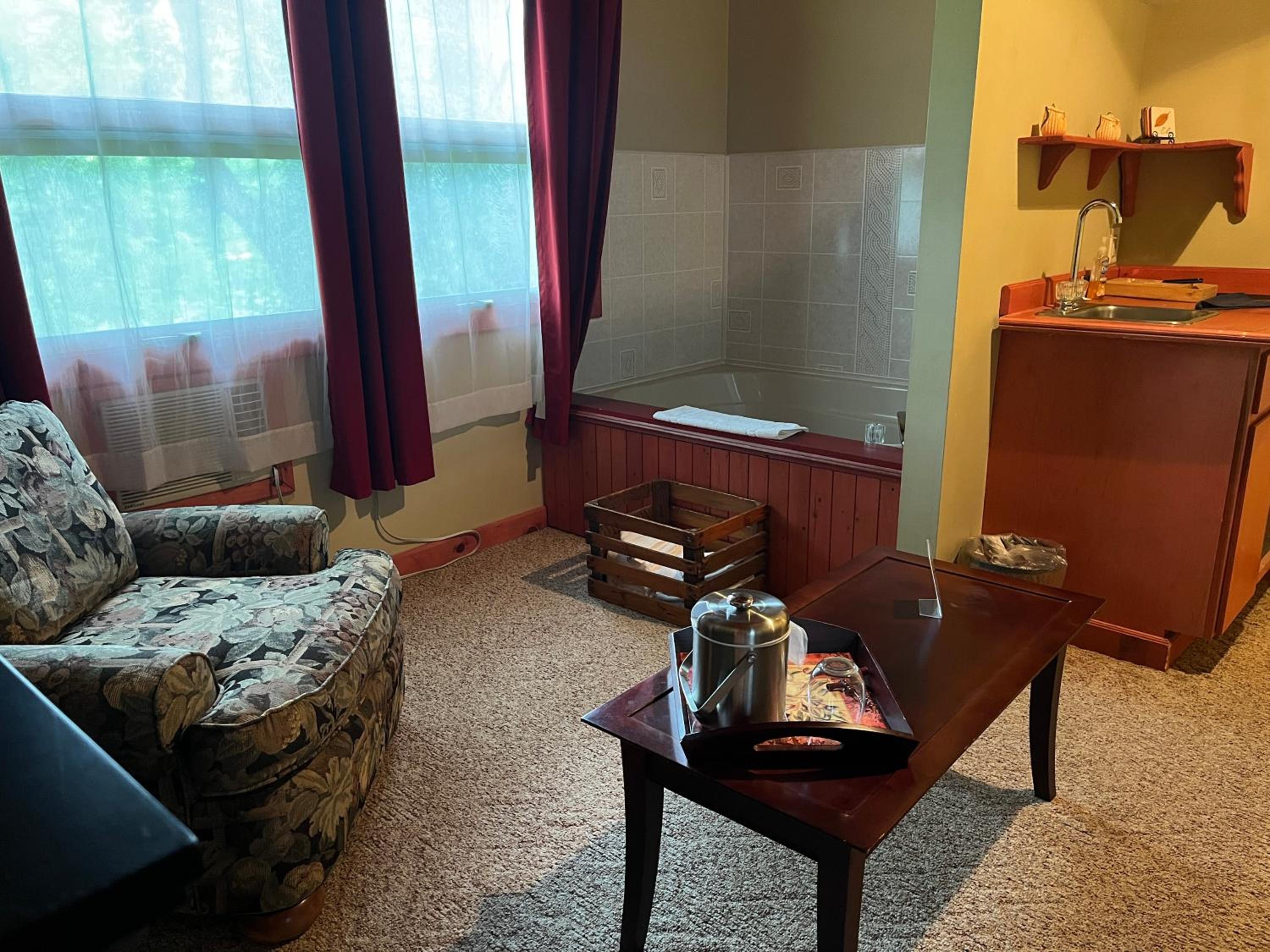 Vinehurst Inn & Suites