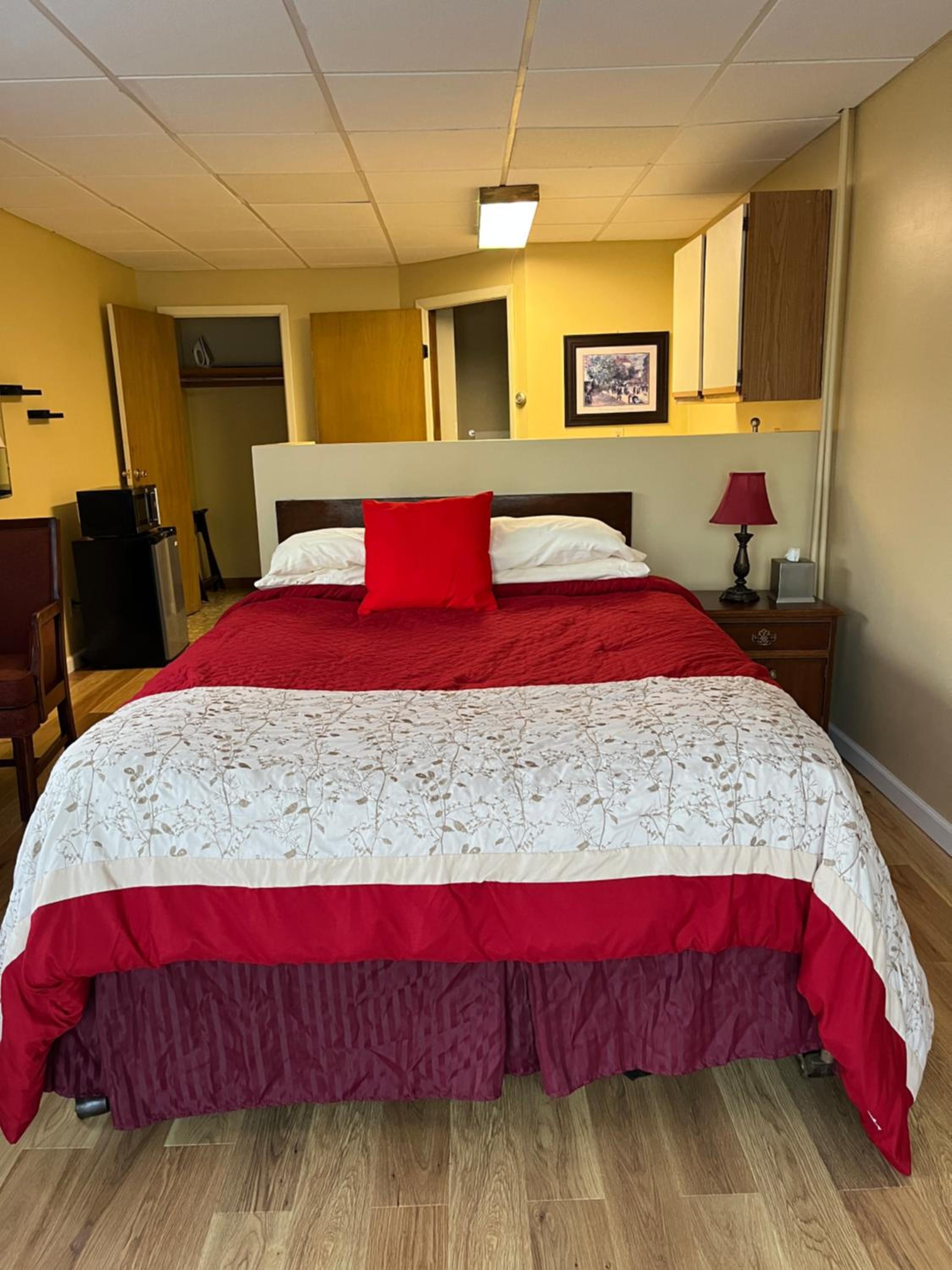 Vinehurst Inn & Suites