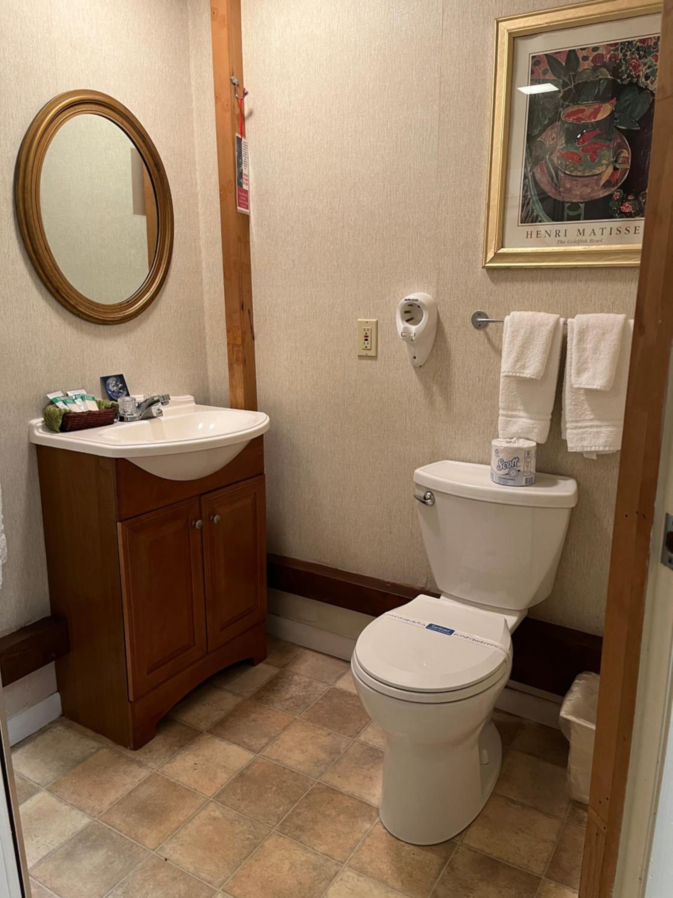 Vinehurst Inn & Suites
