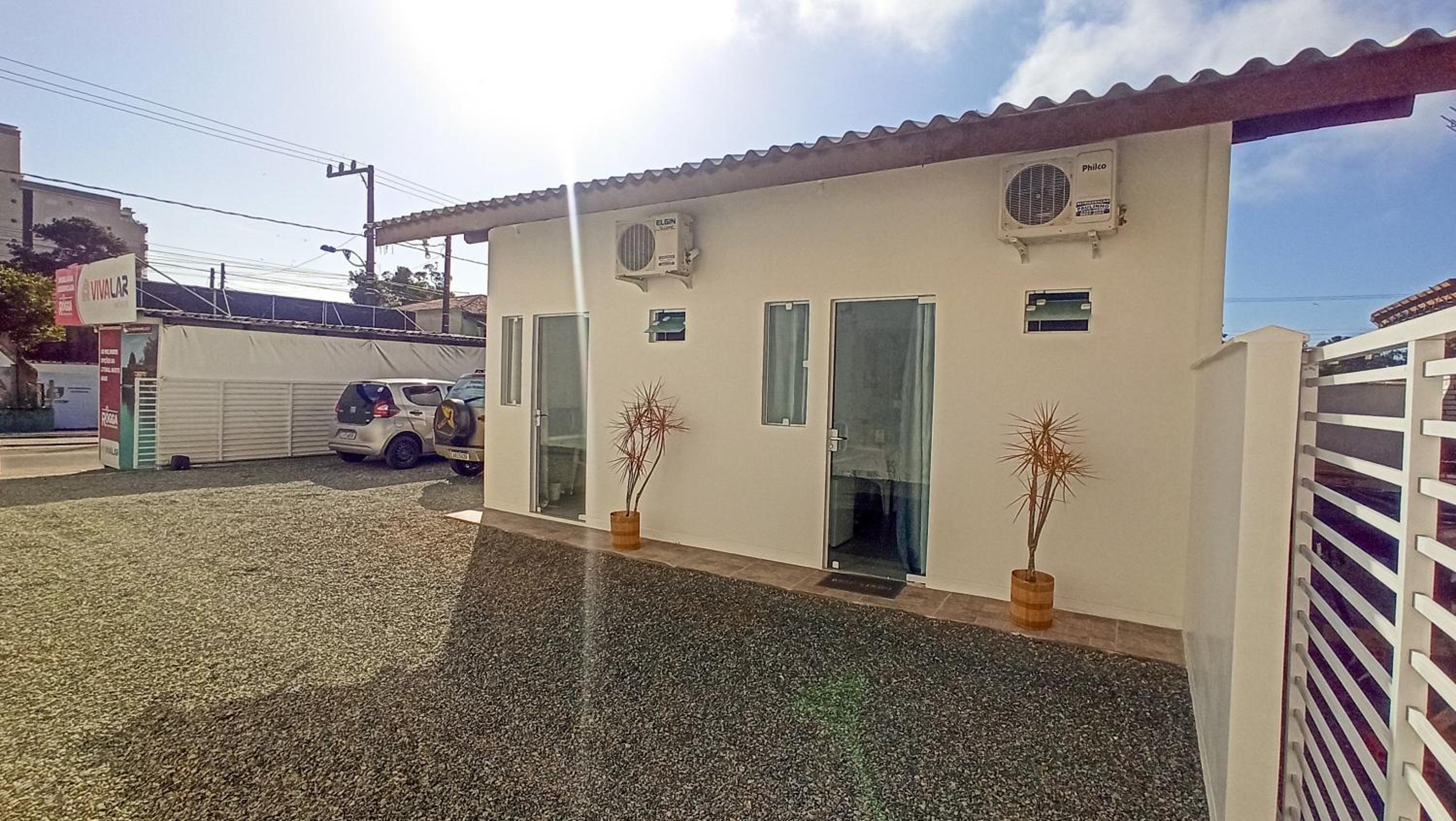 Suítes a 100m da praia e 800m do Beto Carrero