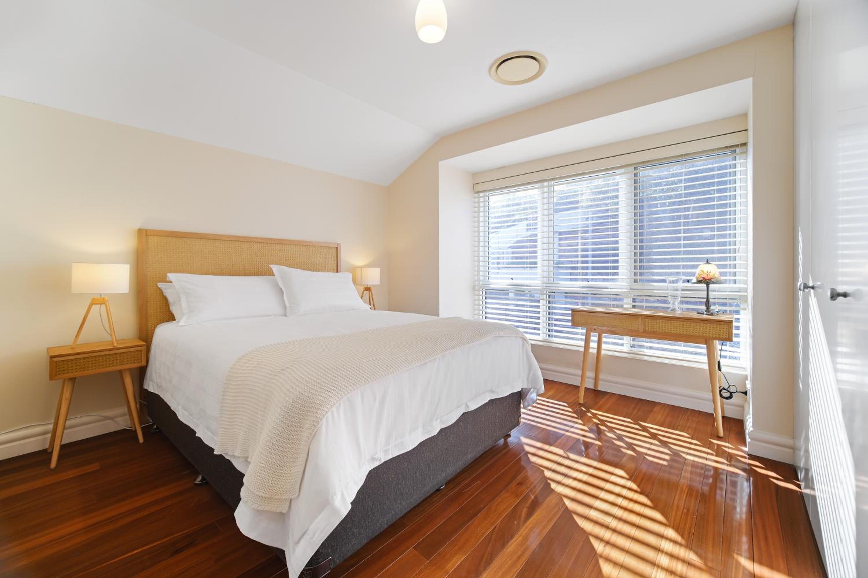 GRAND APARTMENT by the Harbor