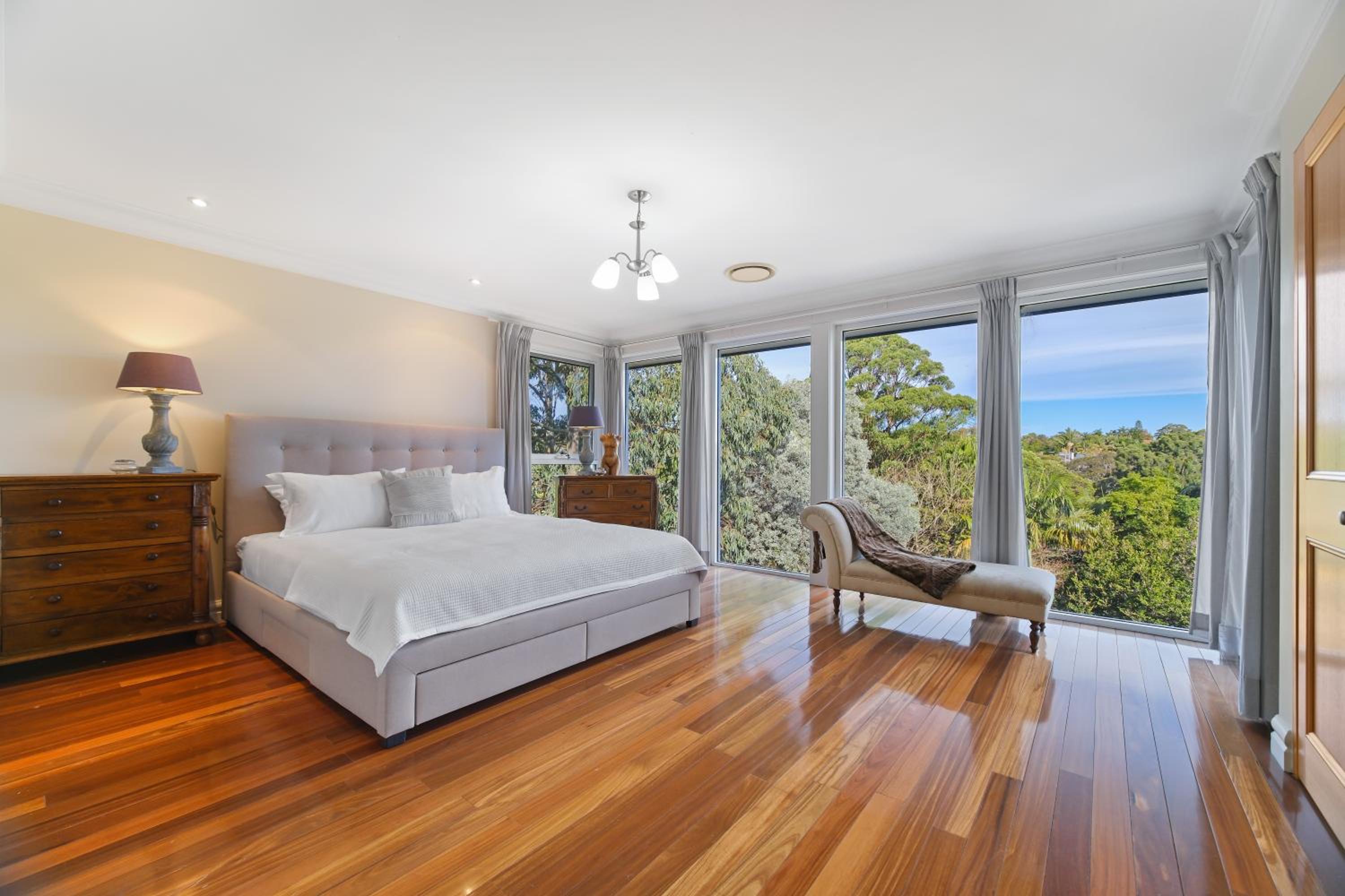 GRAND APARTMENT by the Harbor