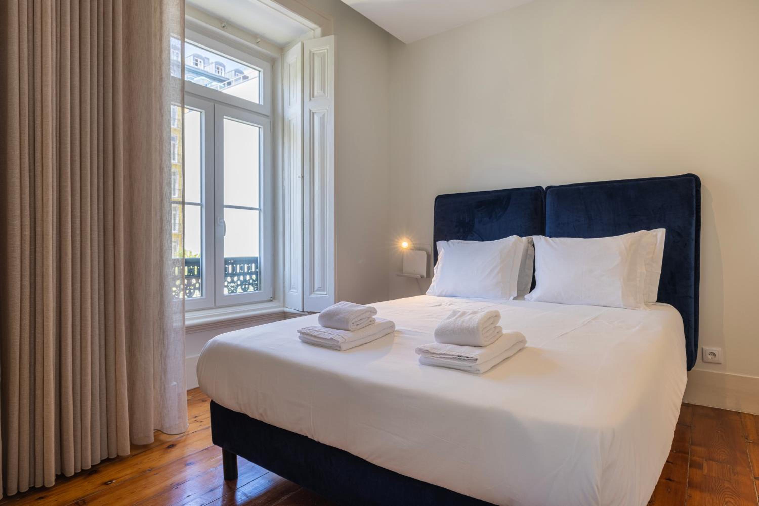 Liberdade Concept 3BDR Apartment by LovelyStay view 3