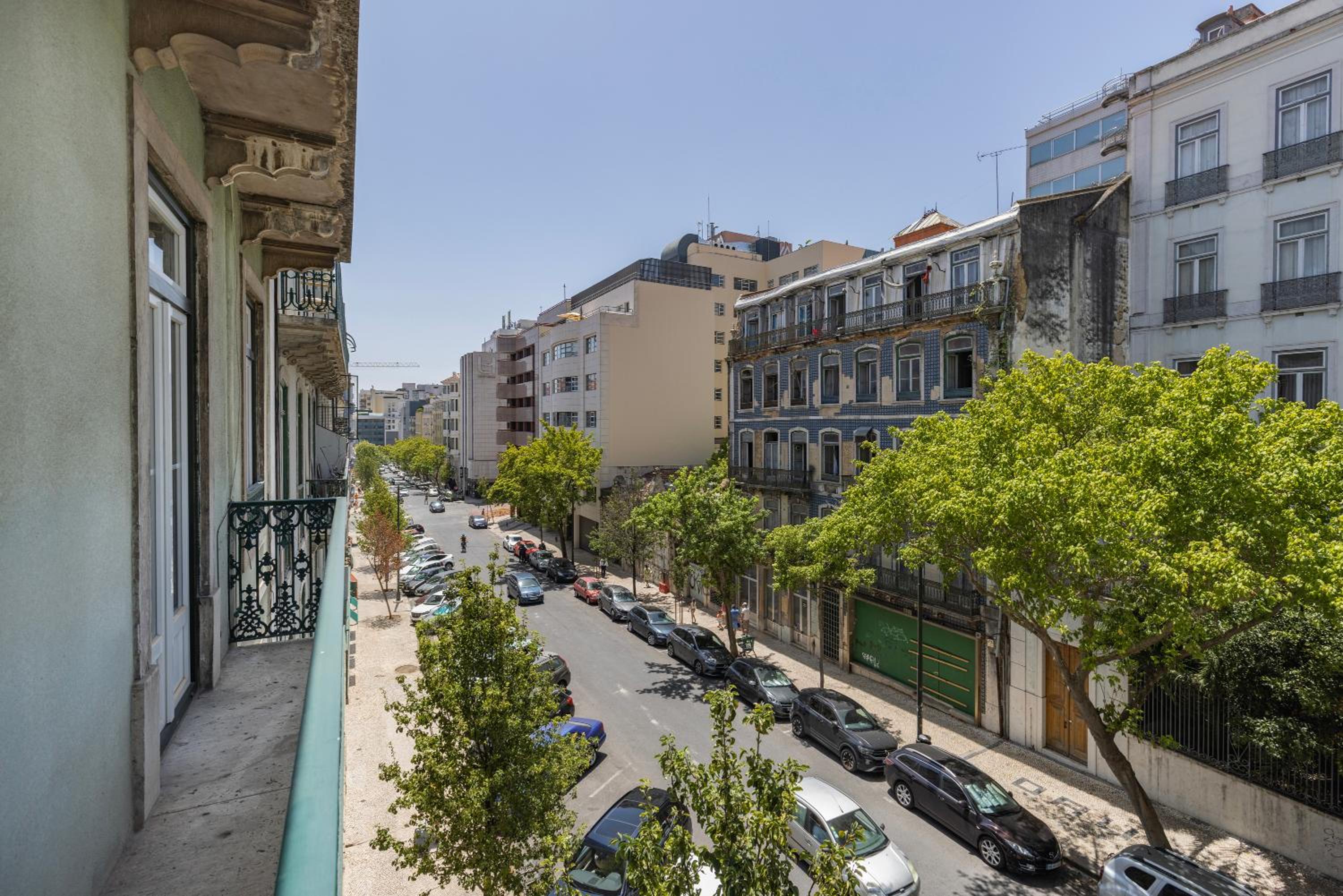 Liberdade Concept 3BDR Apartment by LovelyStay view 5