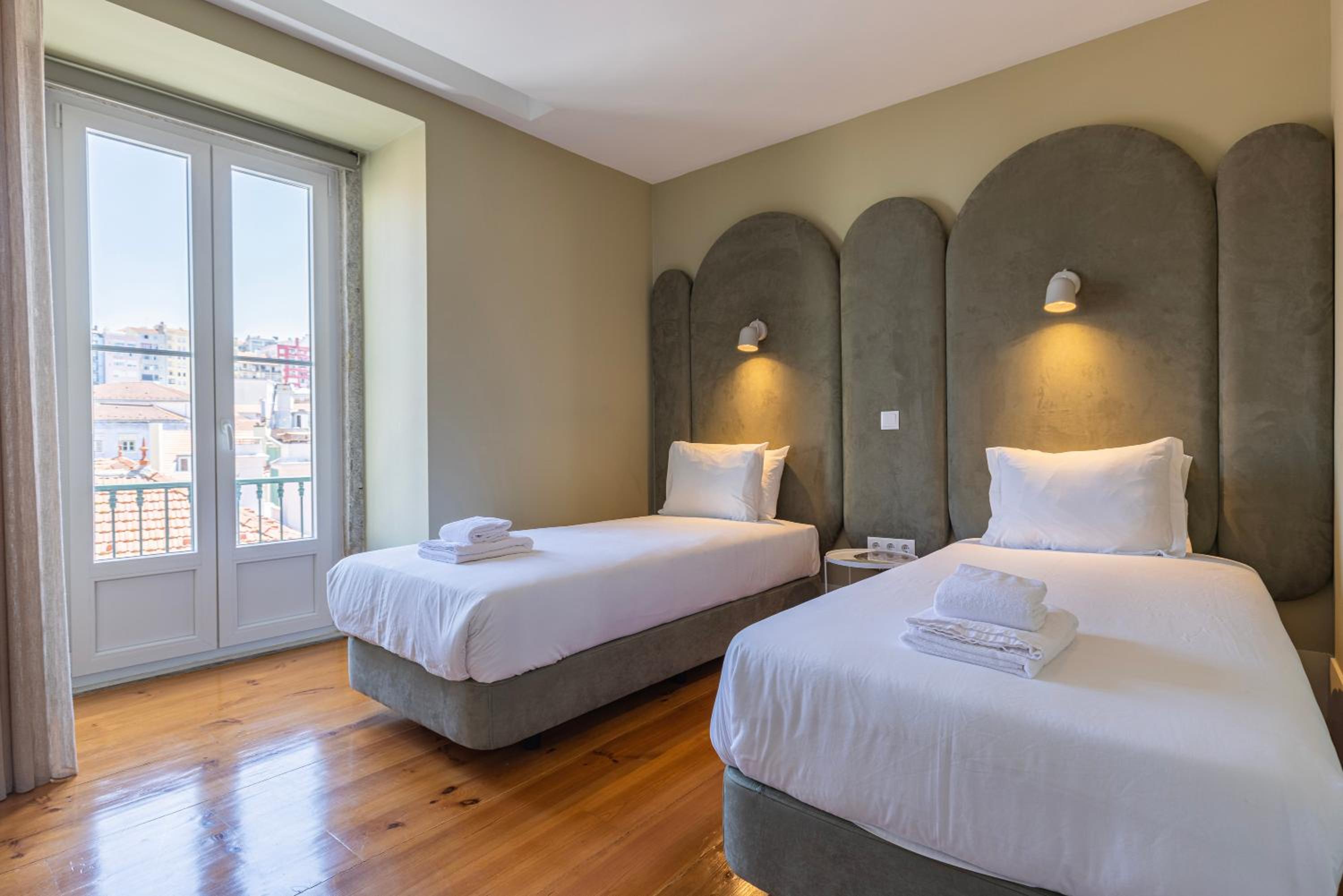 Liberdade Concept 3BDR Apartment by LovelyStay view 4