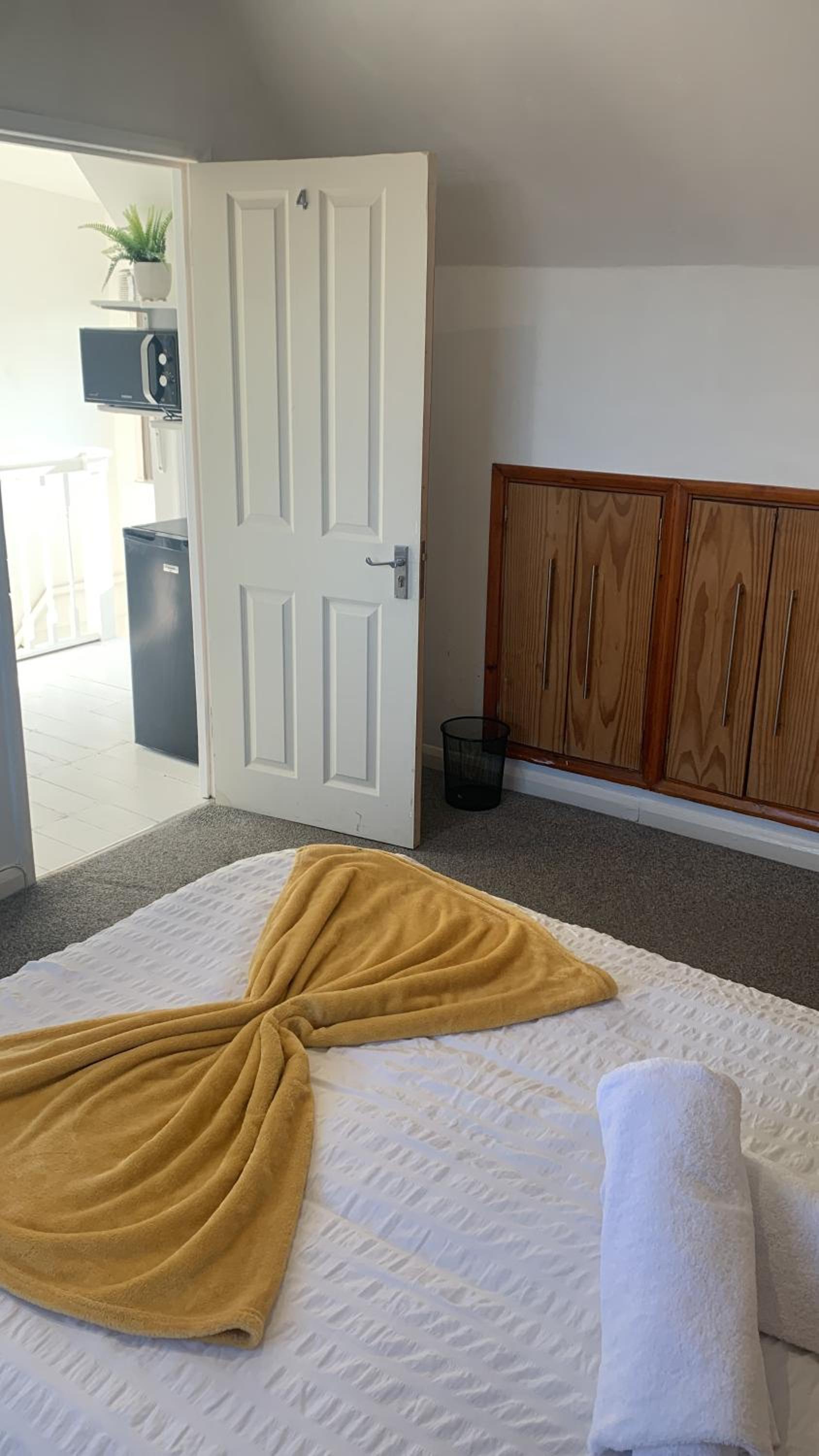 Wandsworth, South London Deluxe King Room 4