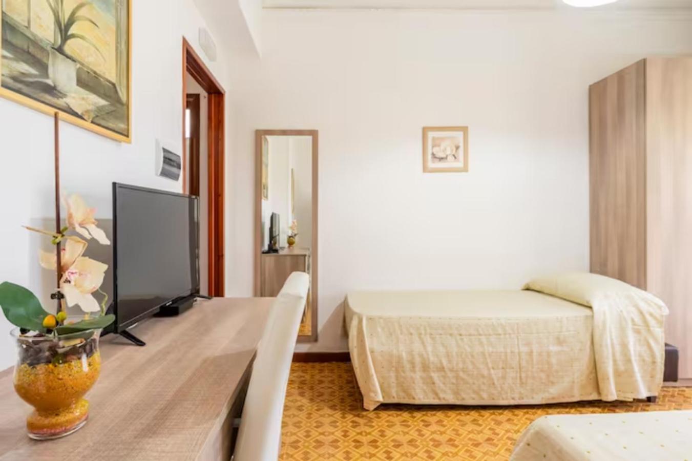 Luna e stelle en Sangineto — hotel room