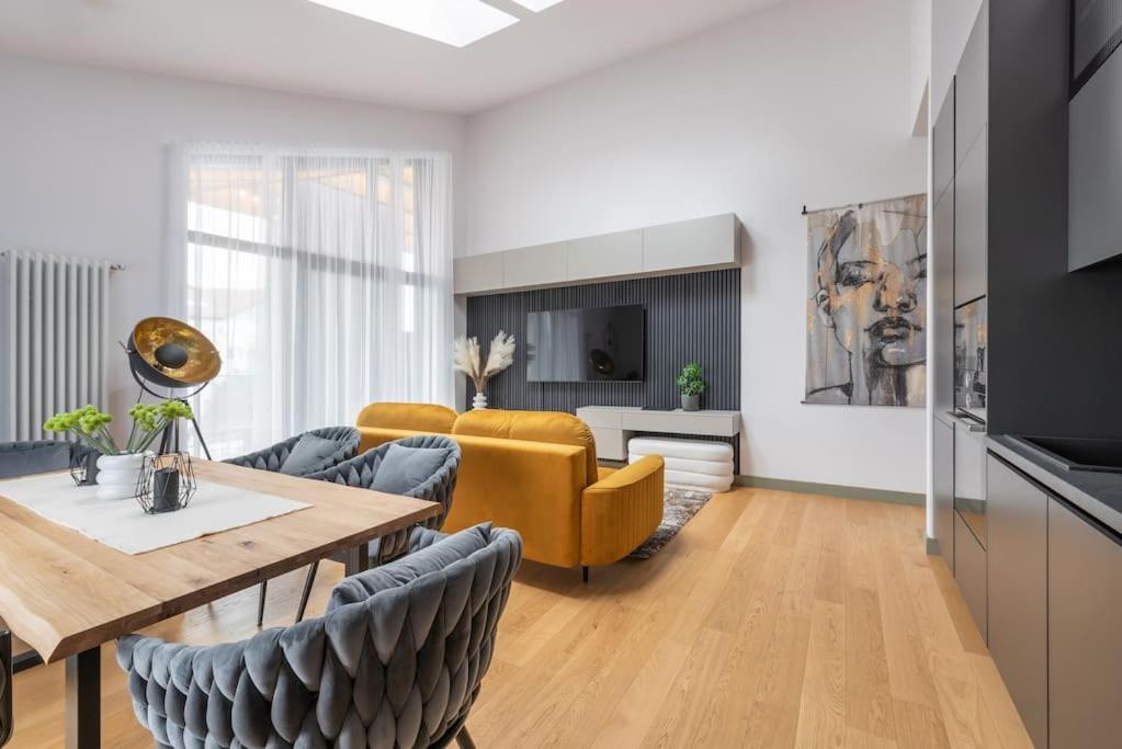 Luxurious penthouse with parking