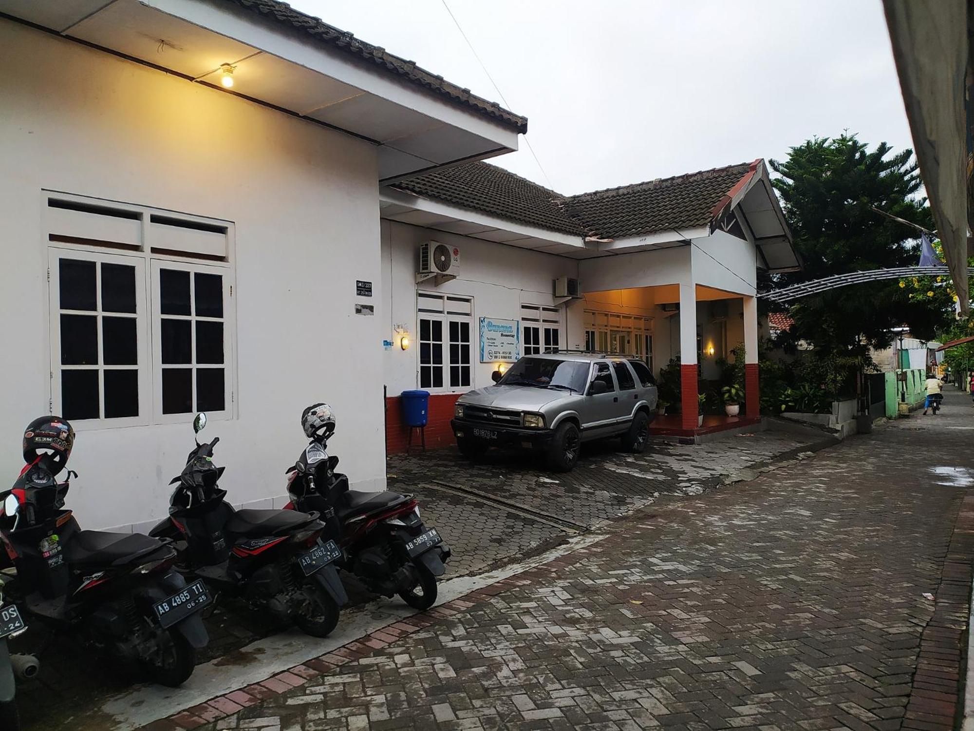 Banana Homestay Prawirodirjan view 2