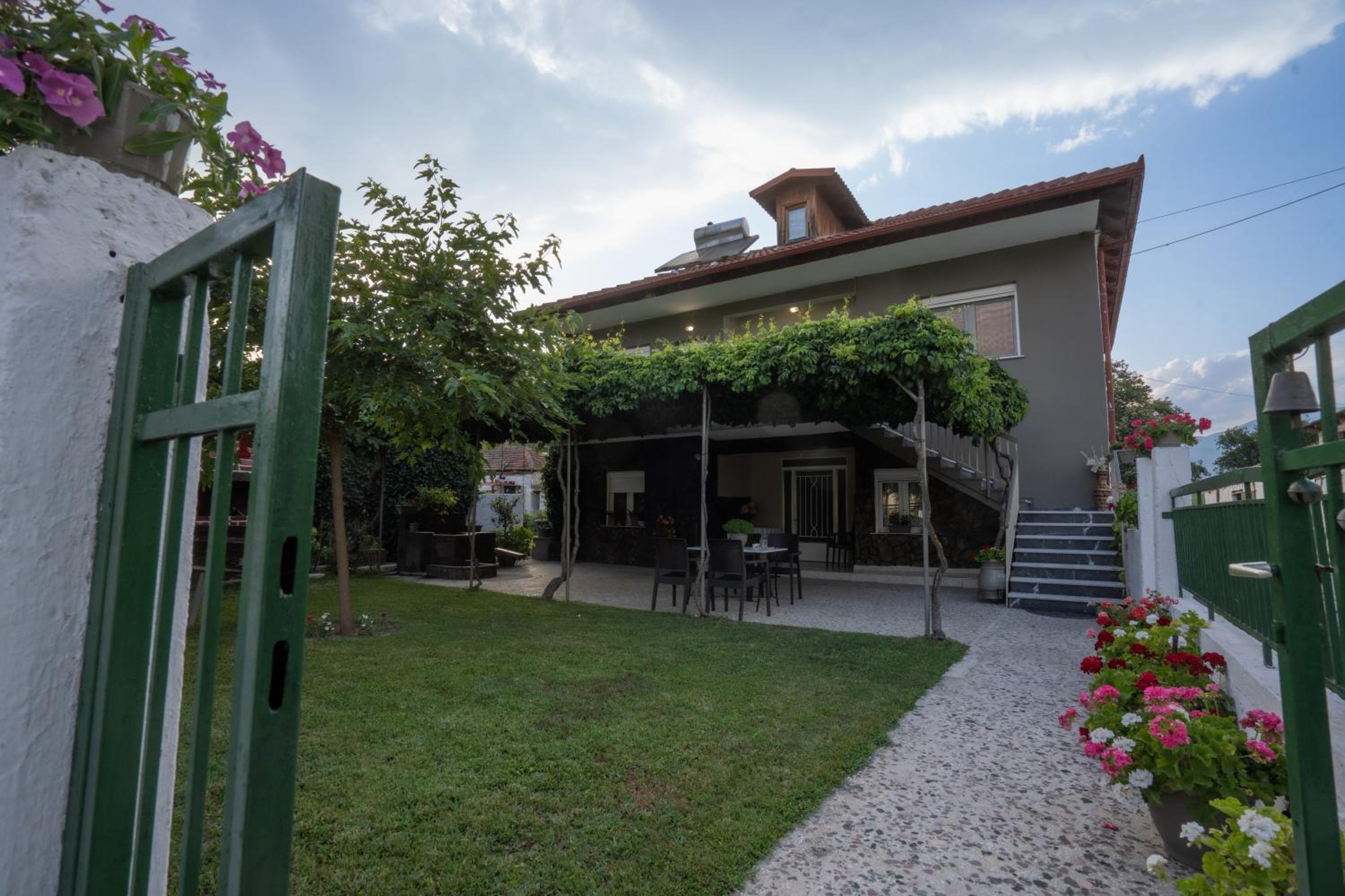 Xrysa's House