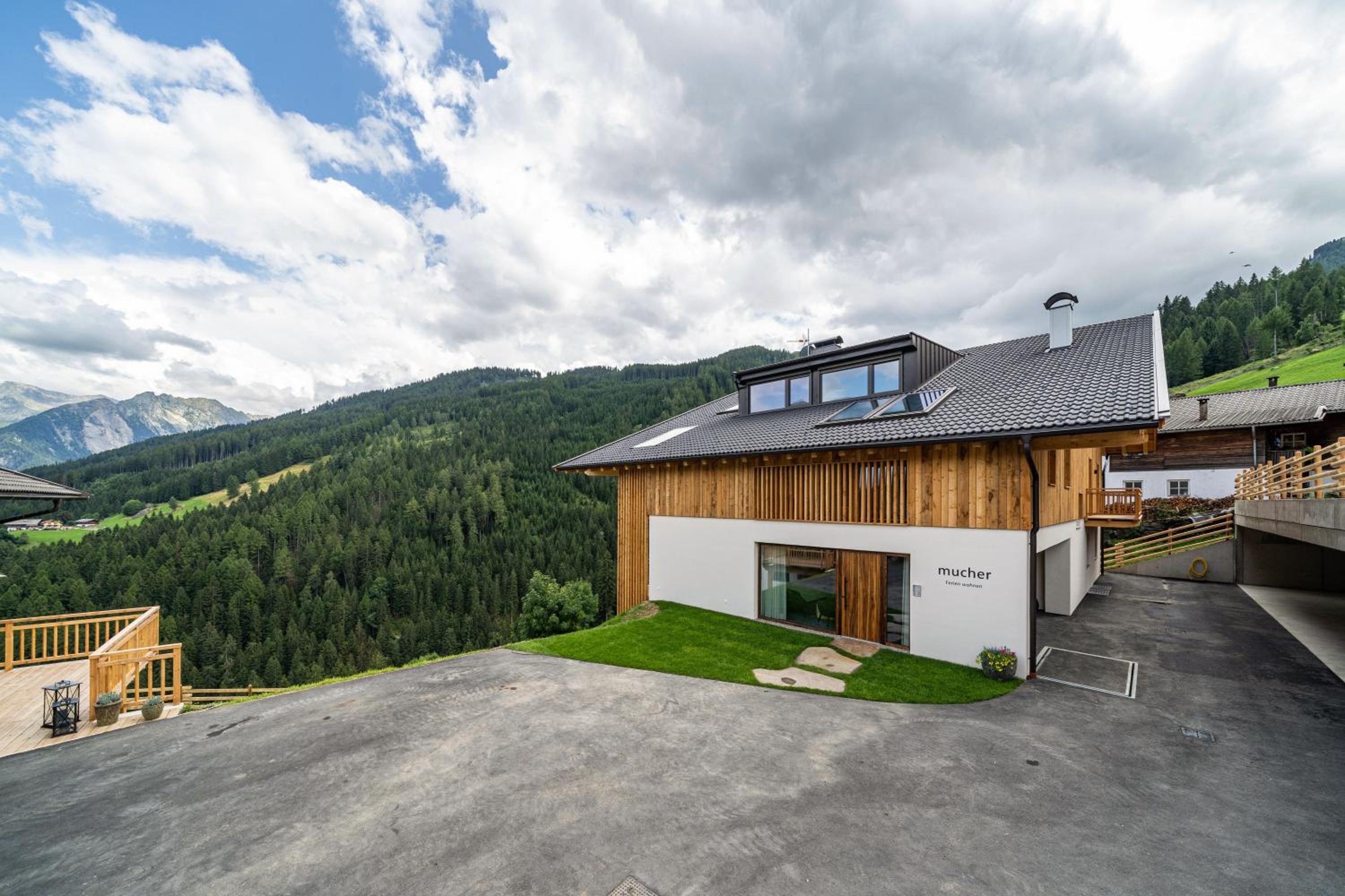 Mucher Apt Michl view 2