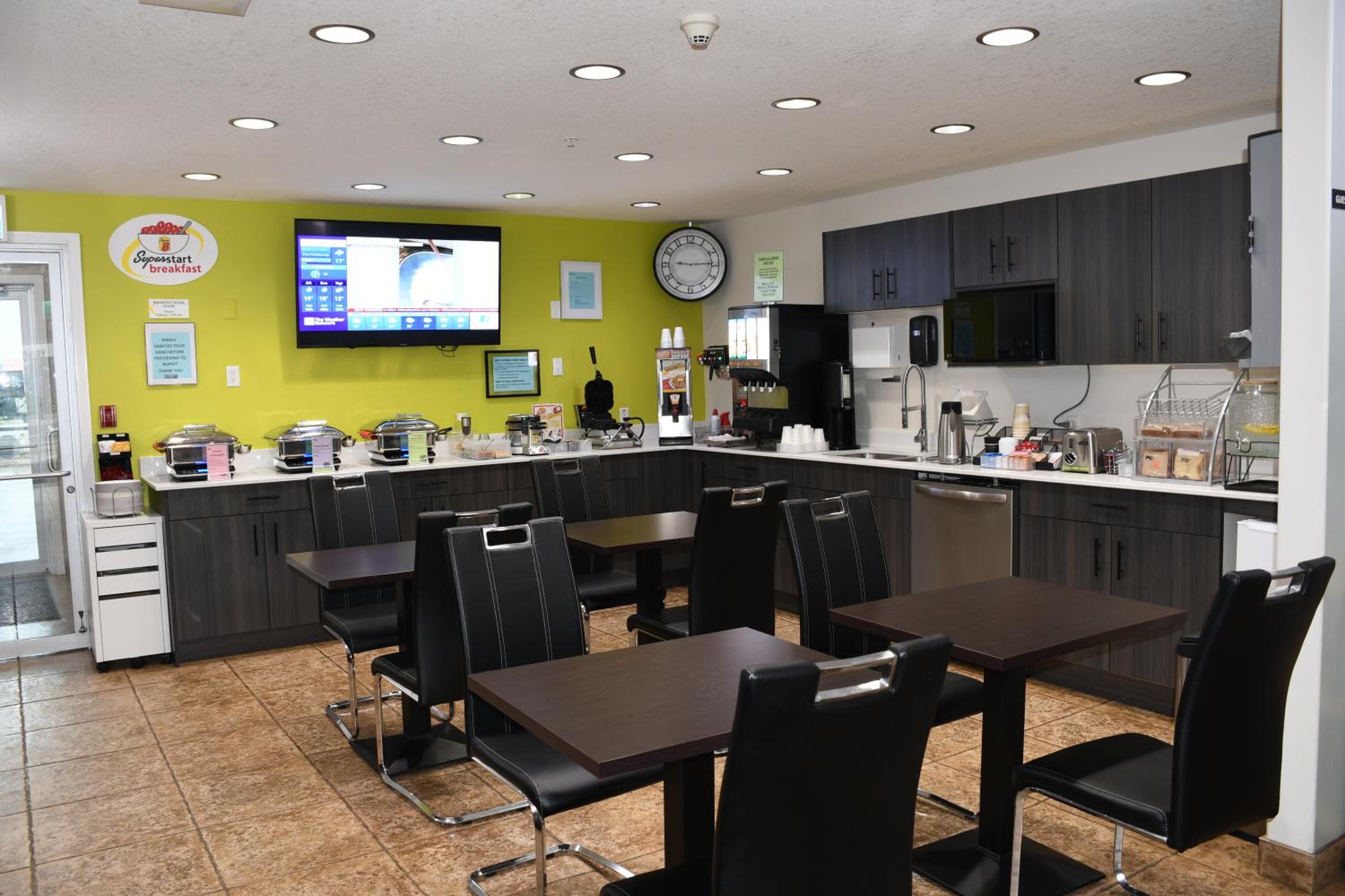 Super 8 by Wyndham Fort McMurray